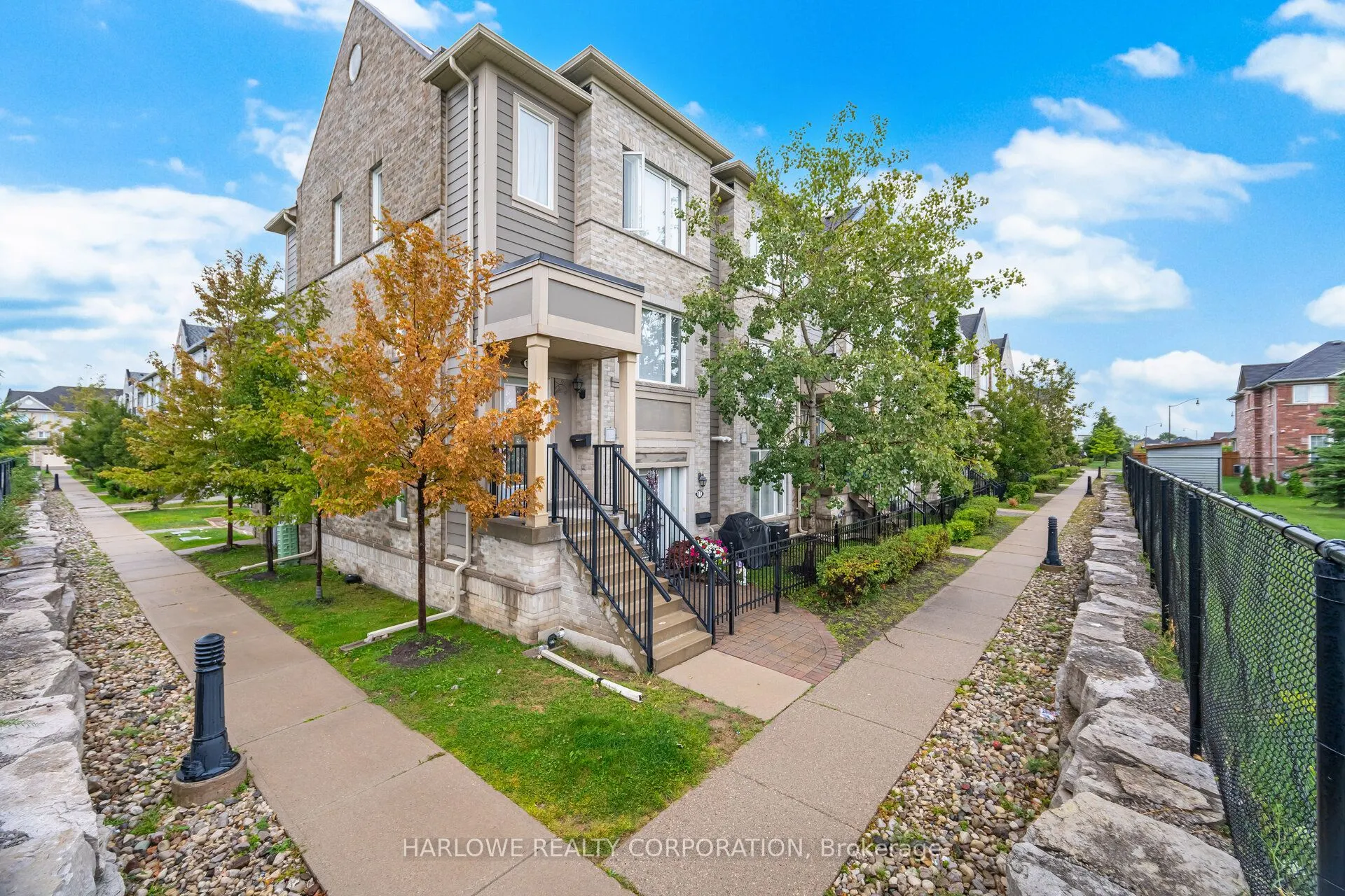 60 Fairwood Circle, #11