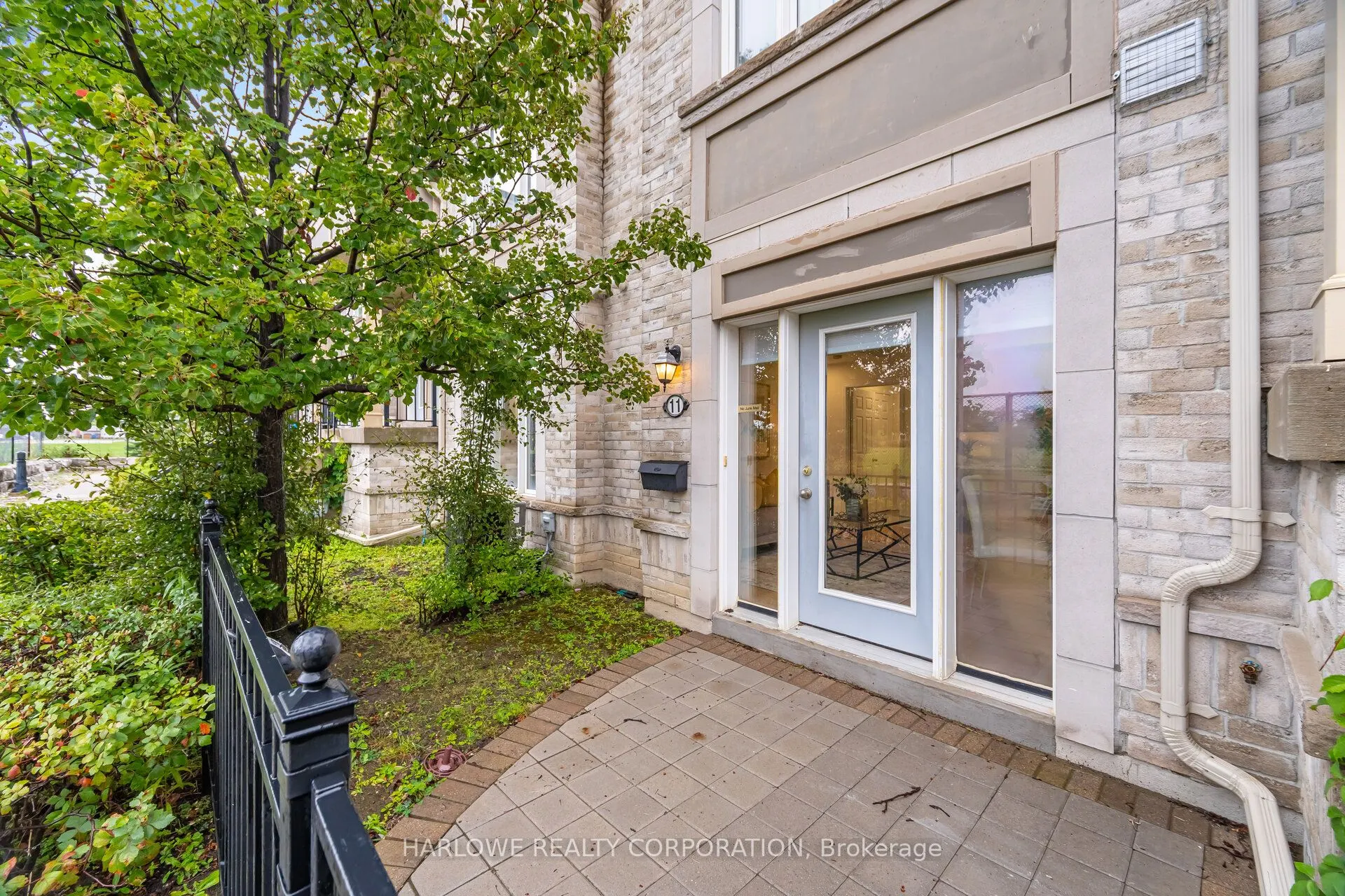 60 Fairwood Circle, #11