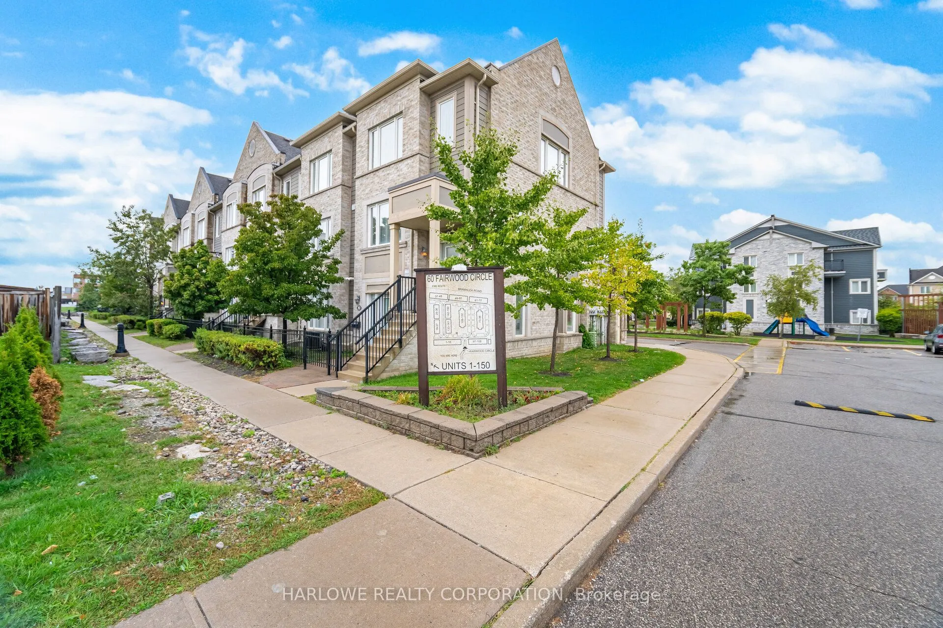 60 Fairwood Circle, #11