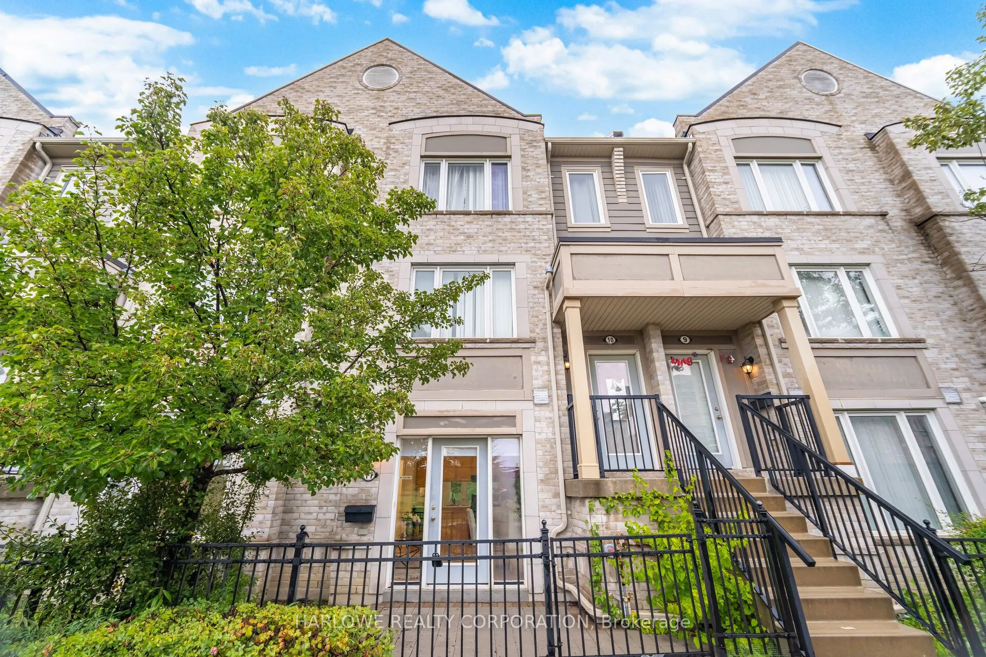 60 Fairwood Circle, #11