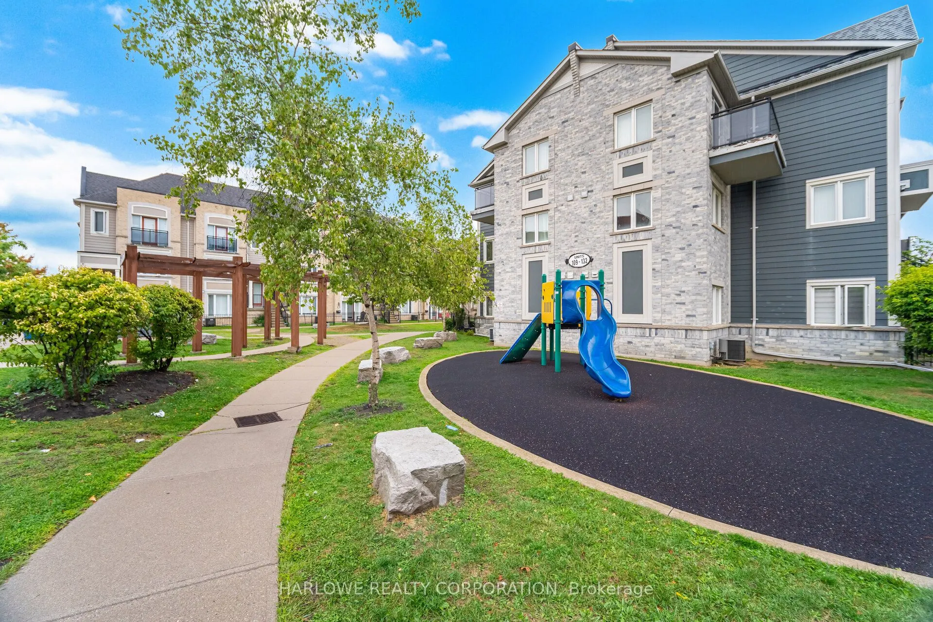 60 Fairwood Circle, #11