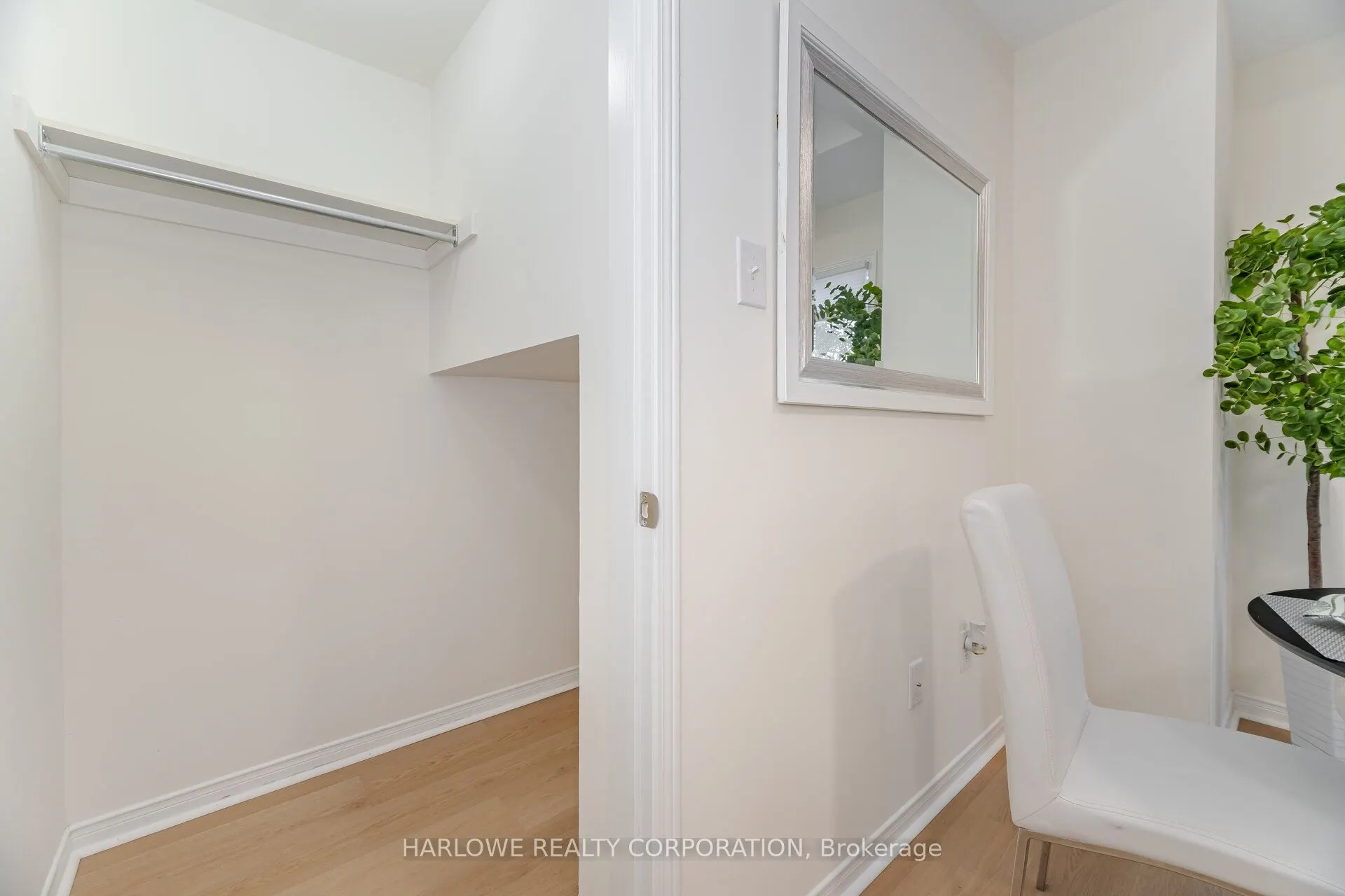 60 Fairwood Circle, #11