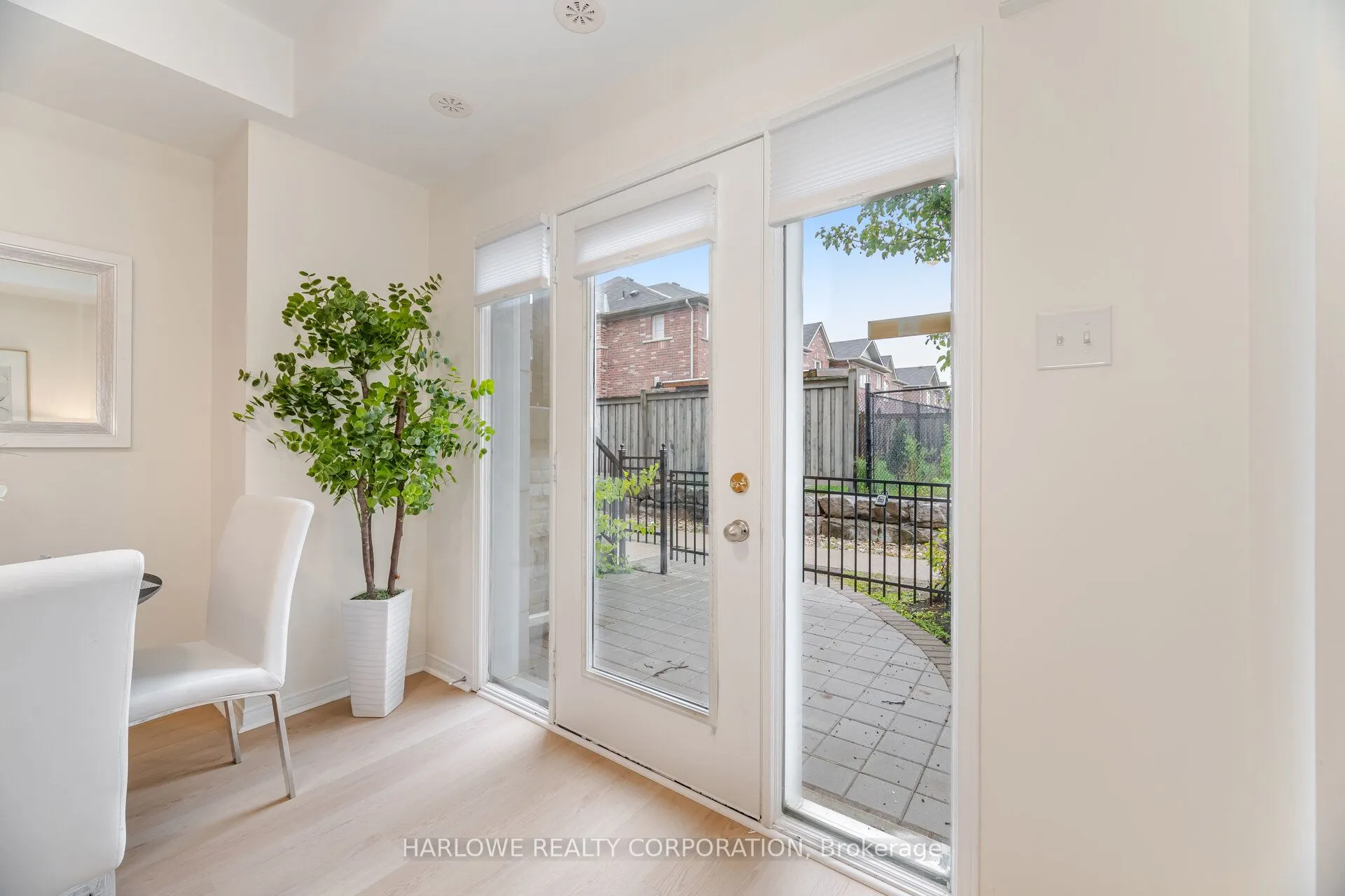 60 Fairwood Circle, #11