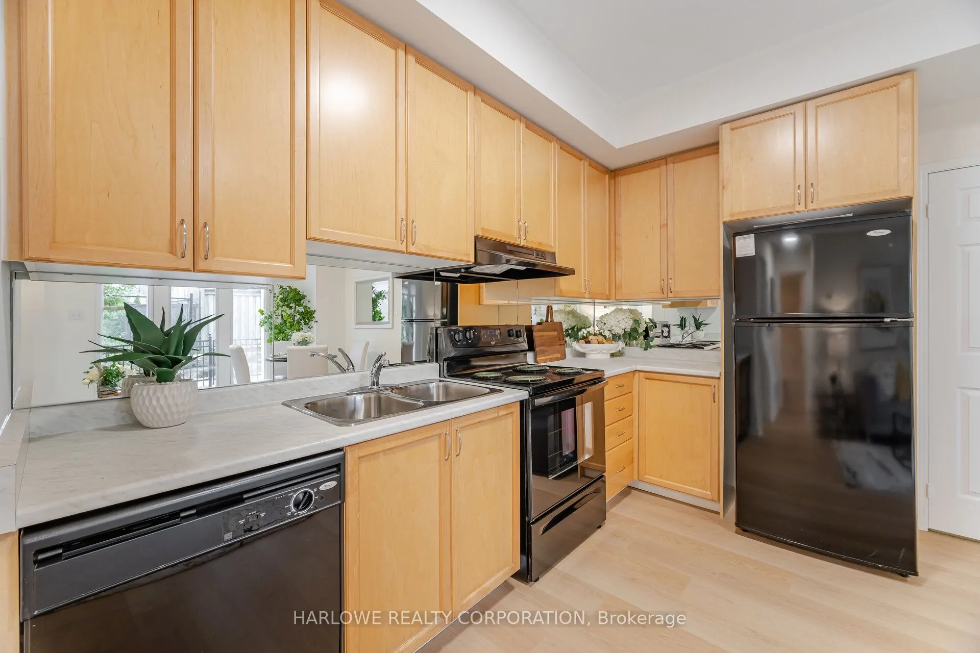 60 Fairwood Circle, #11