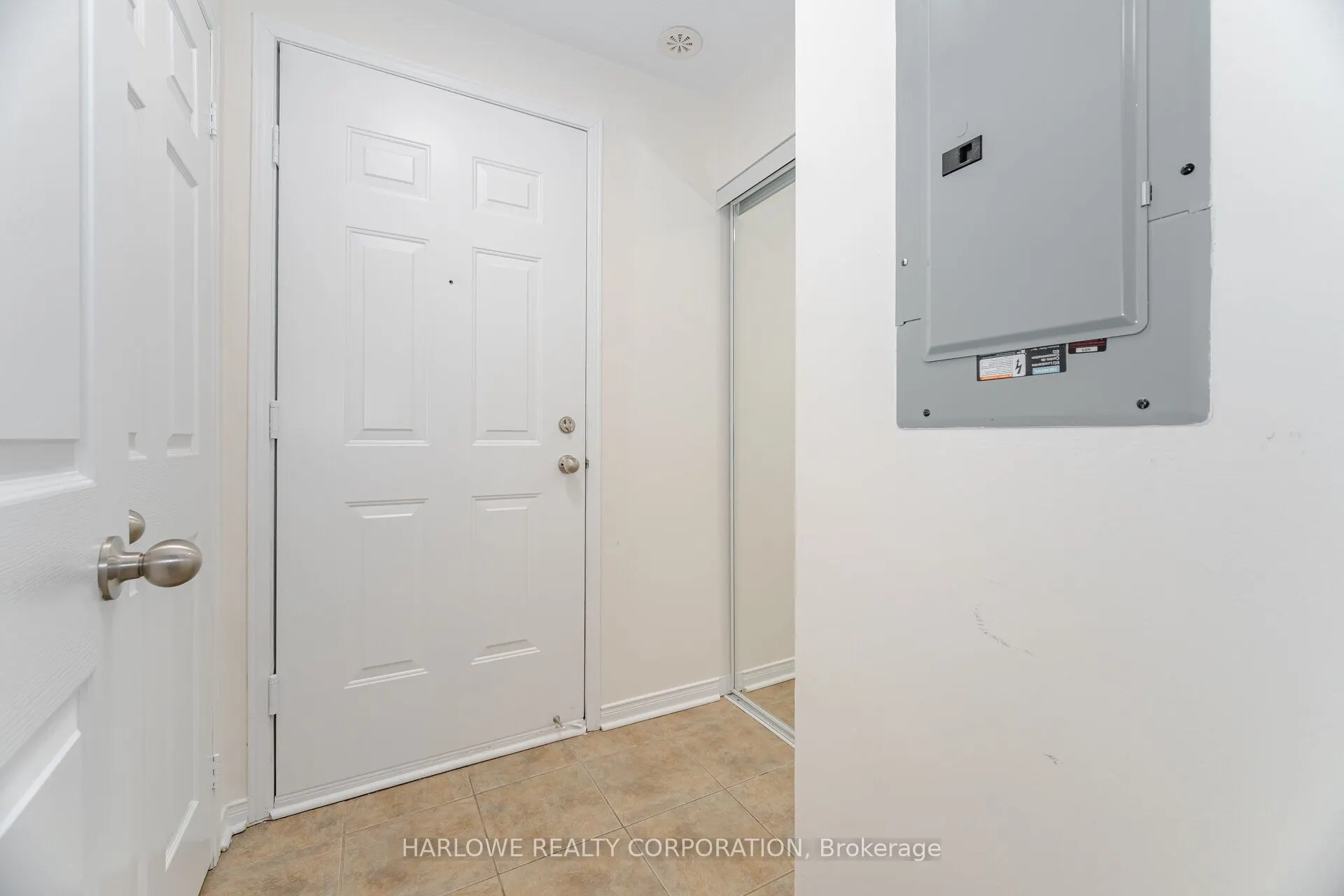 60 Fairwood Circle, #11
