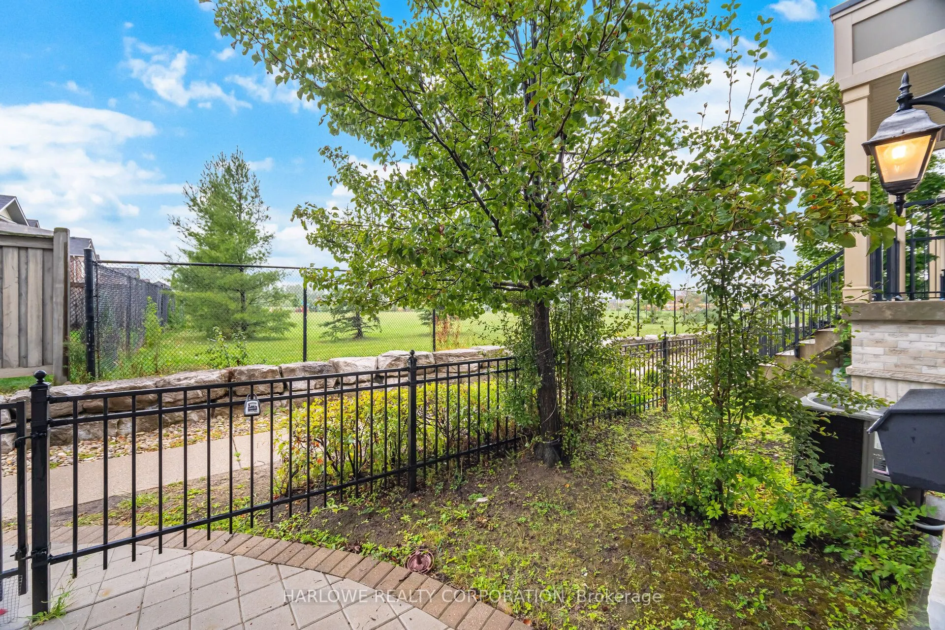 60 Fairwood Circle, #11