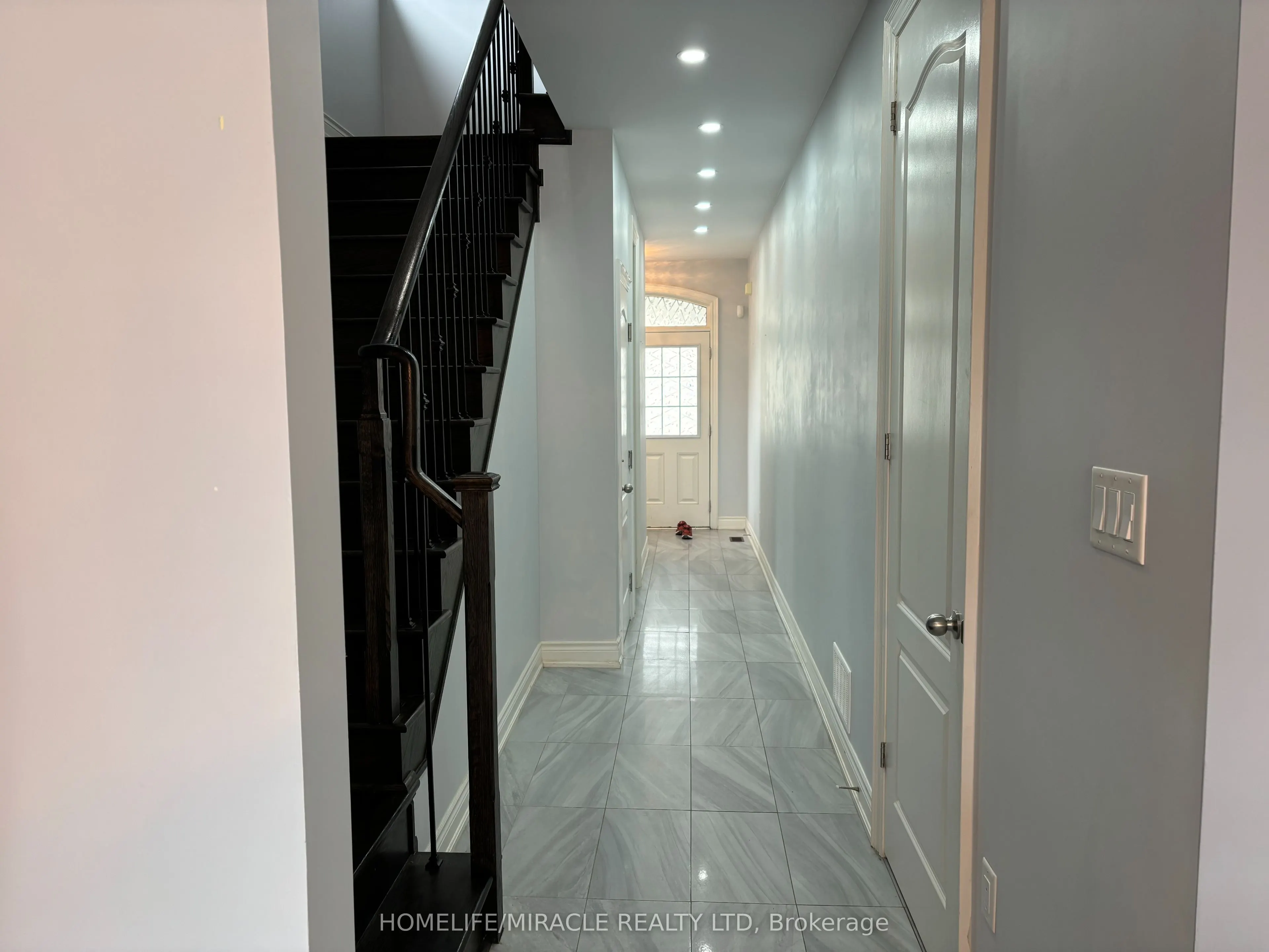 12 Gruenwald Gate, #Main