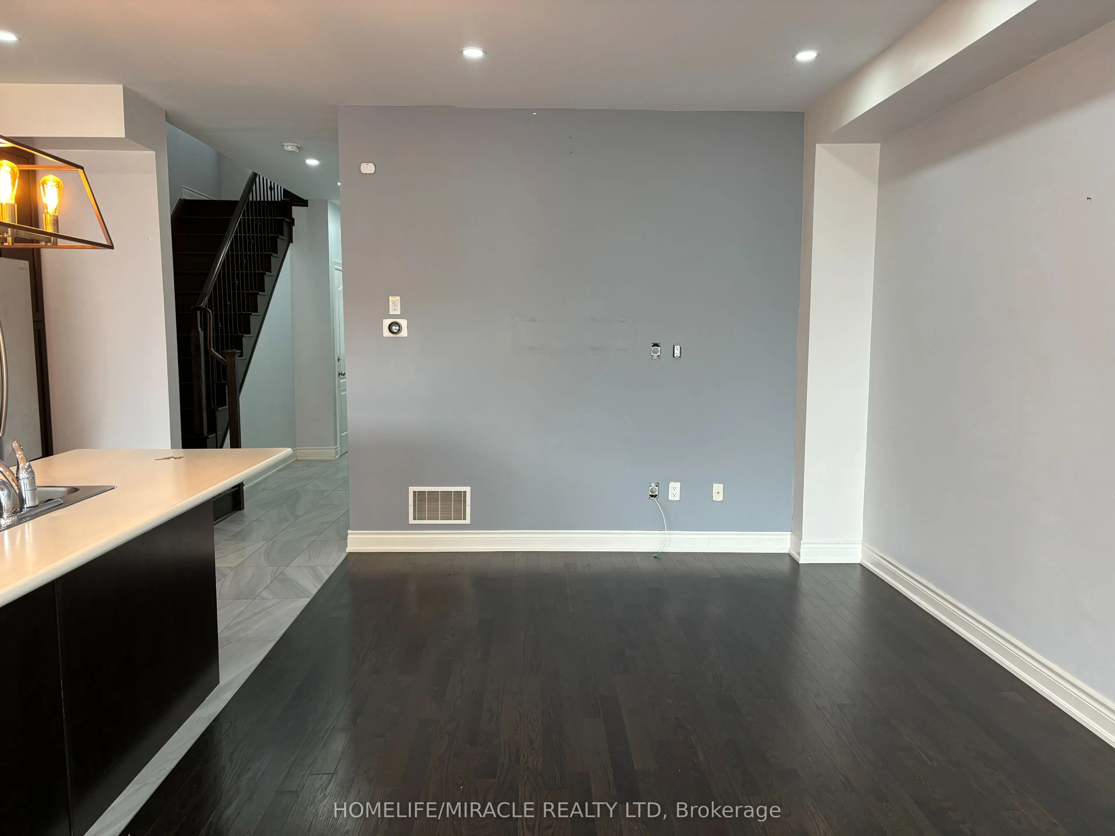 12 Gruenwald Gate, #Main