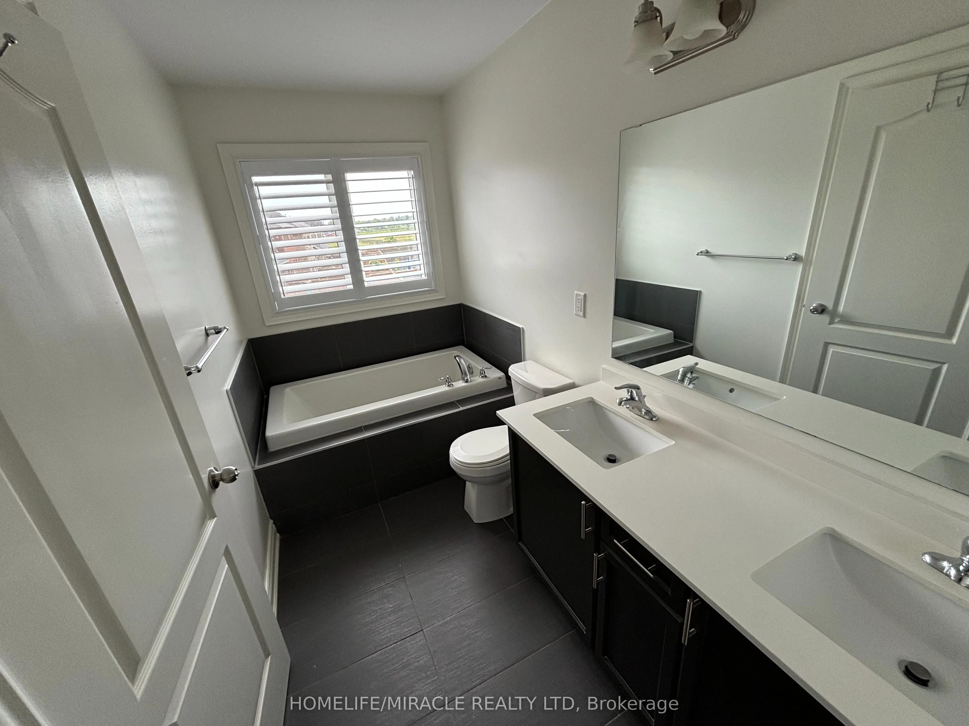 12 Gruenwald Gate, #Main