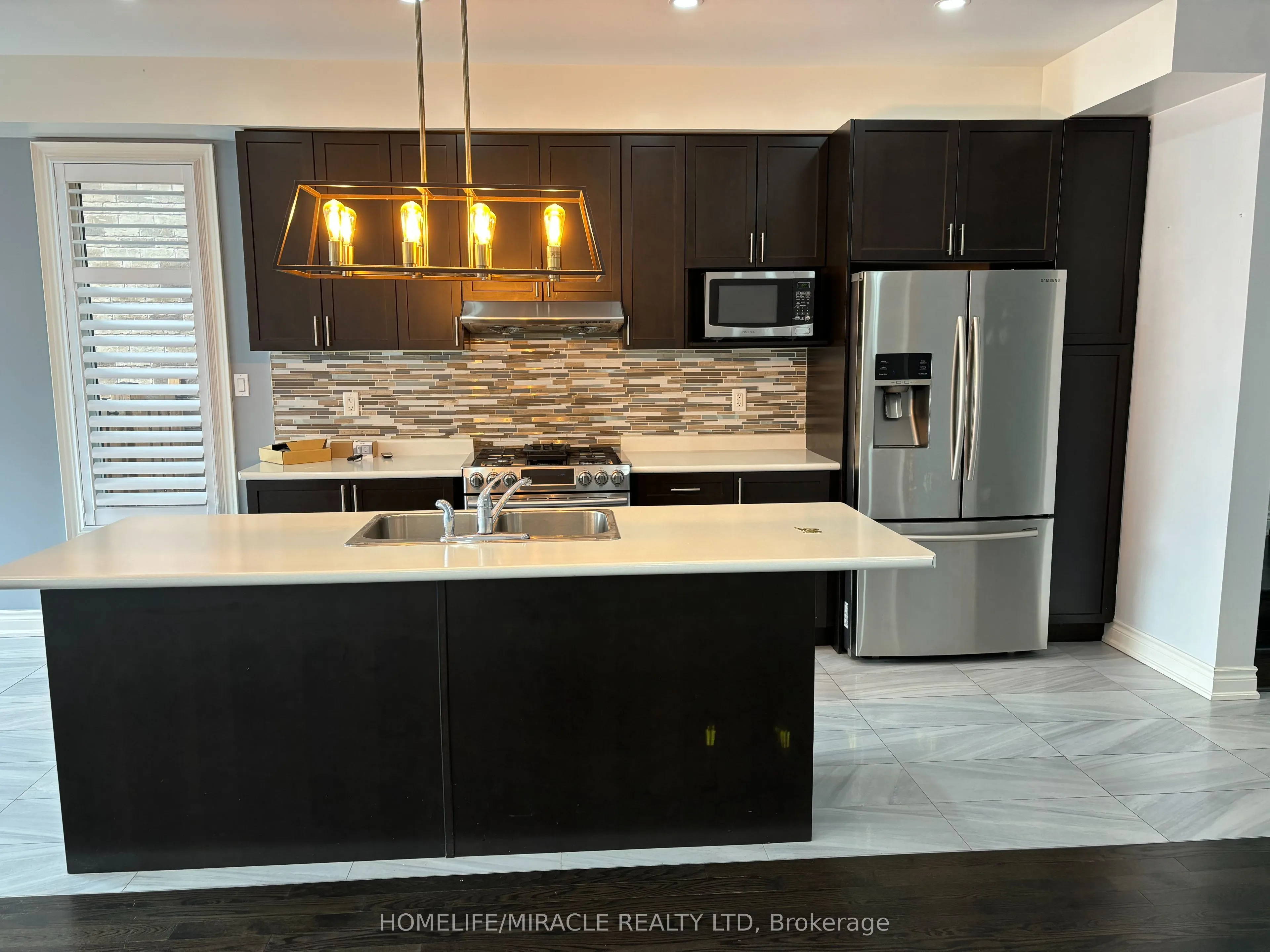 12 Gruenwald Gate, #Main