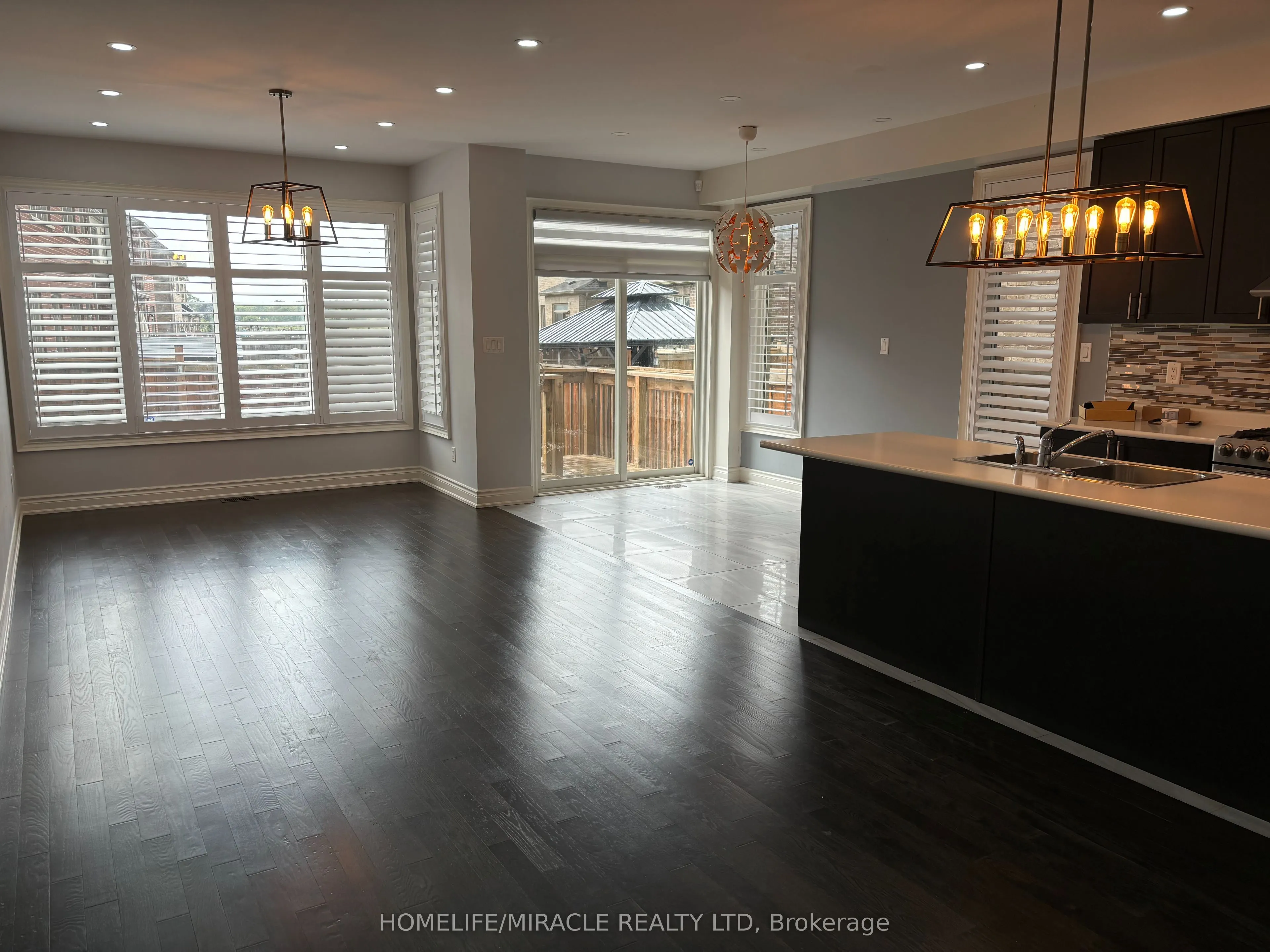 12 Gruenwald Gate, #Main