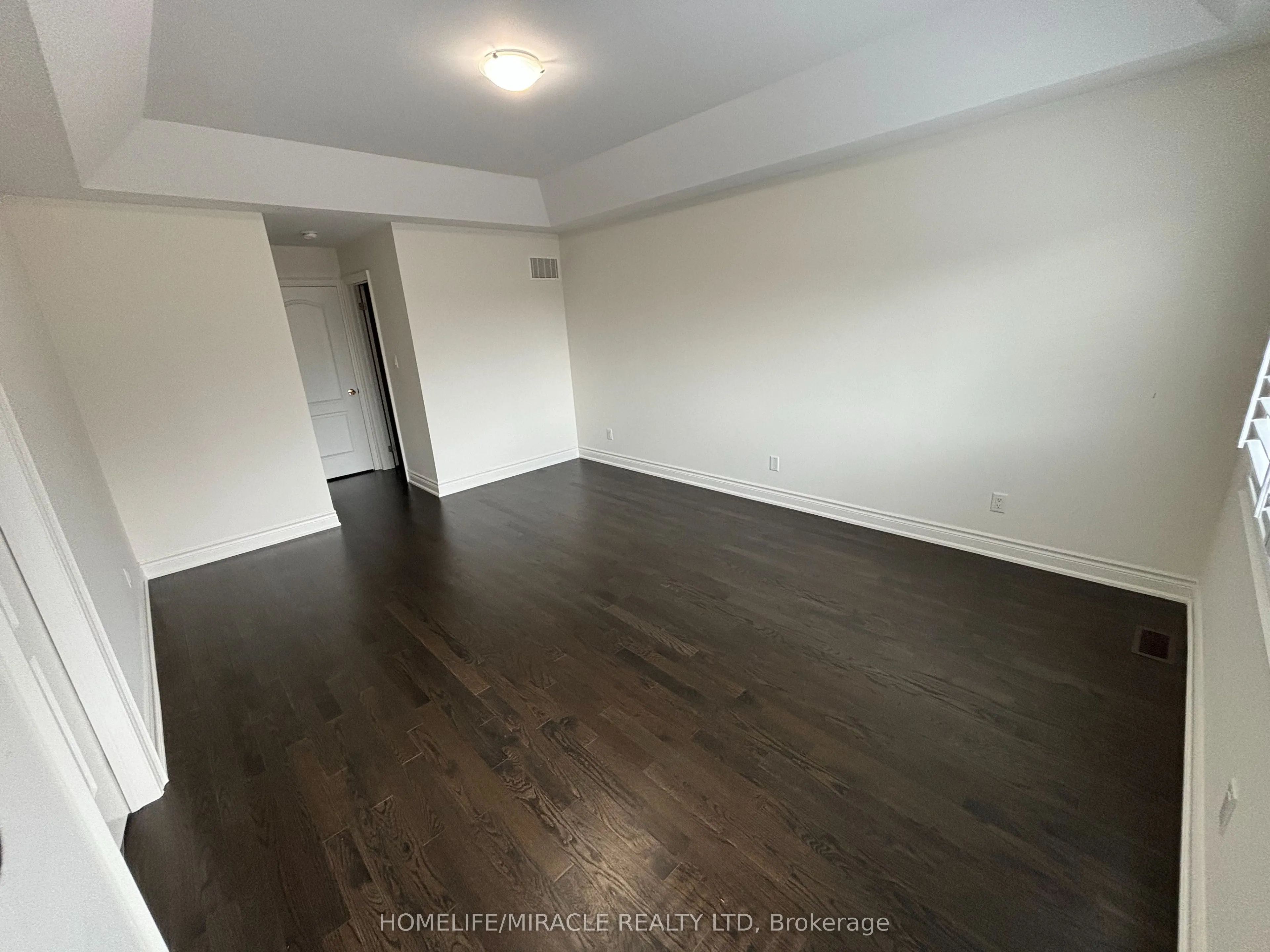 12 Gruenwald Gate, #Main