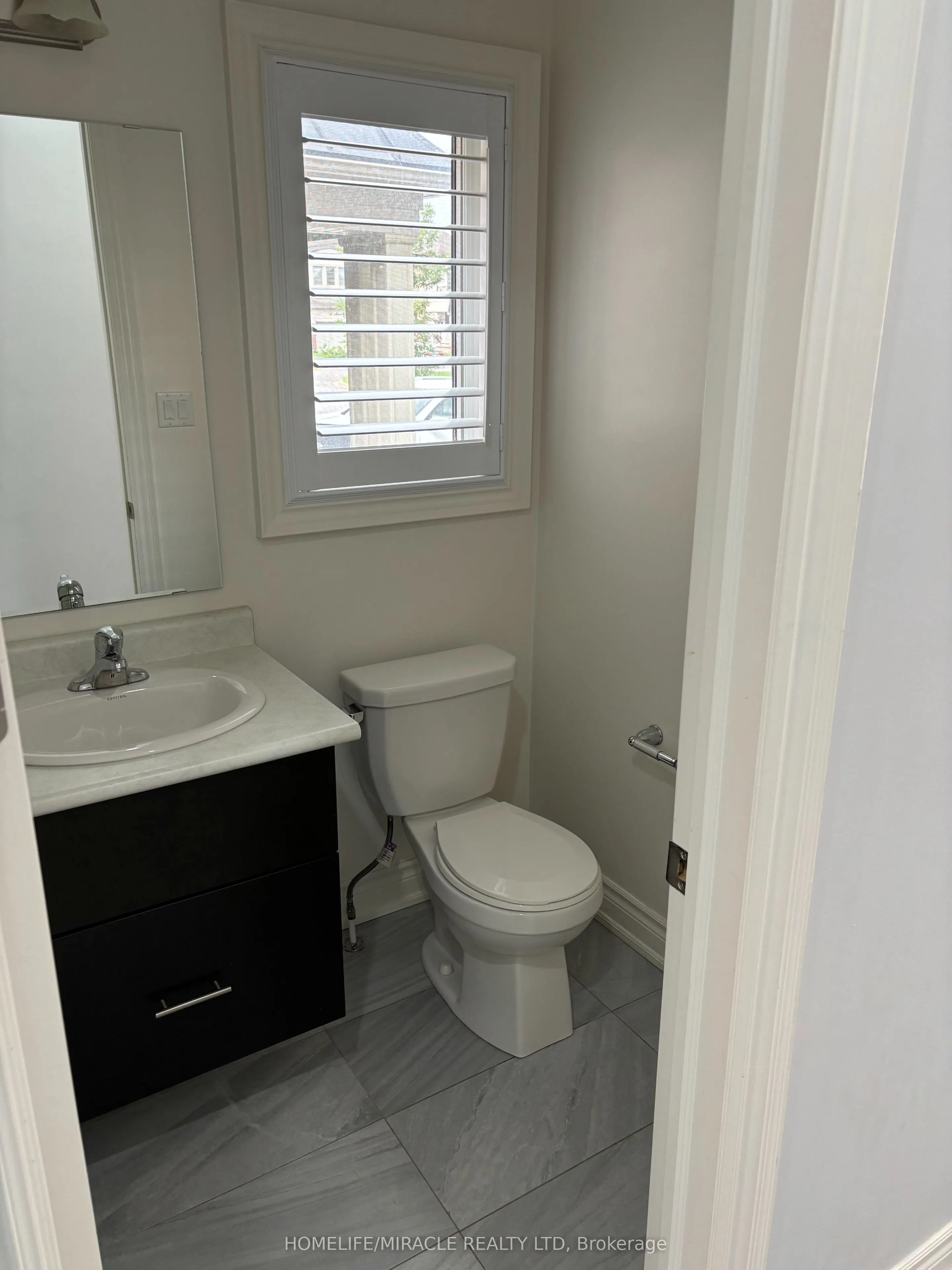 12 Gruenwald Gate, #Main