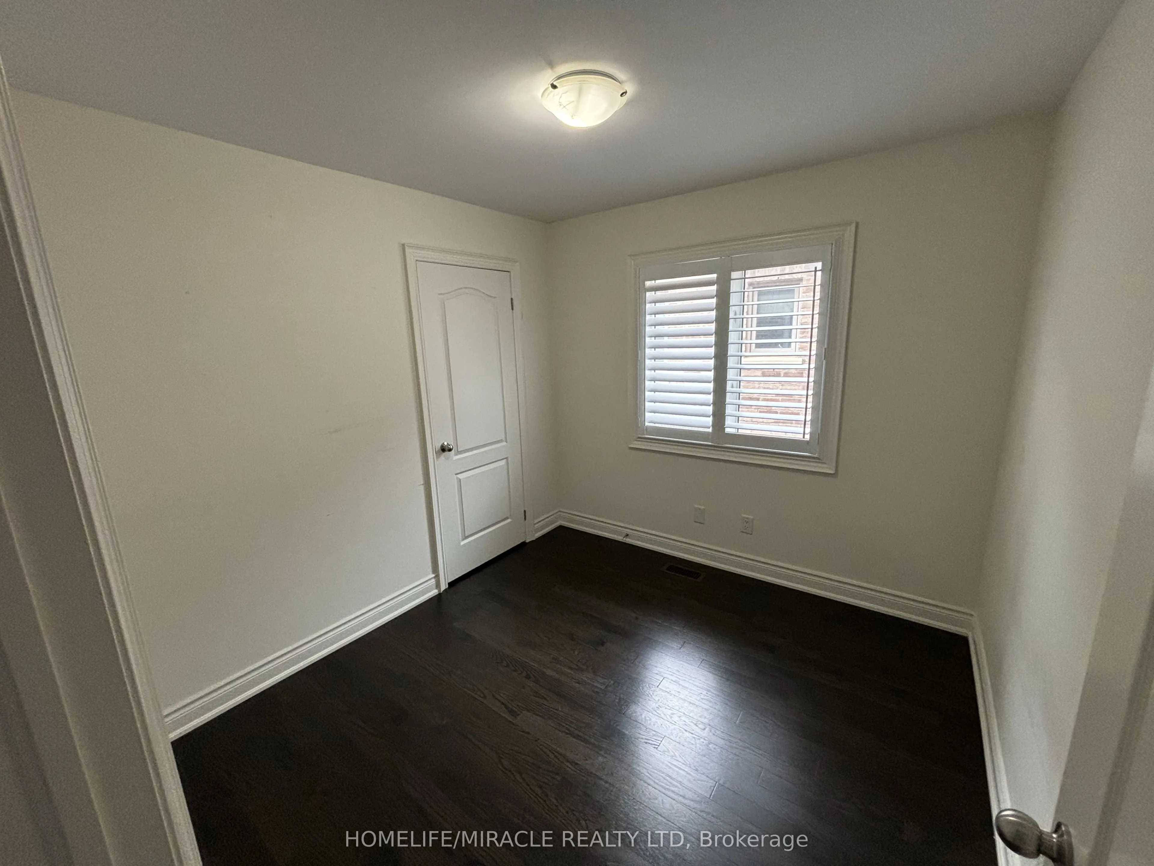 12 Gruenwald Gate, #Main