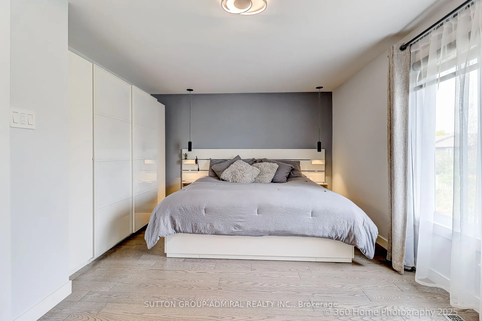 709 Greycedar Crescent