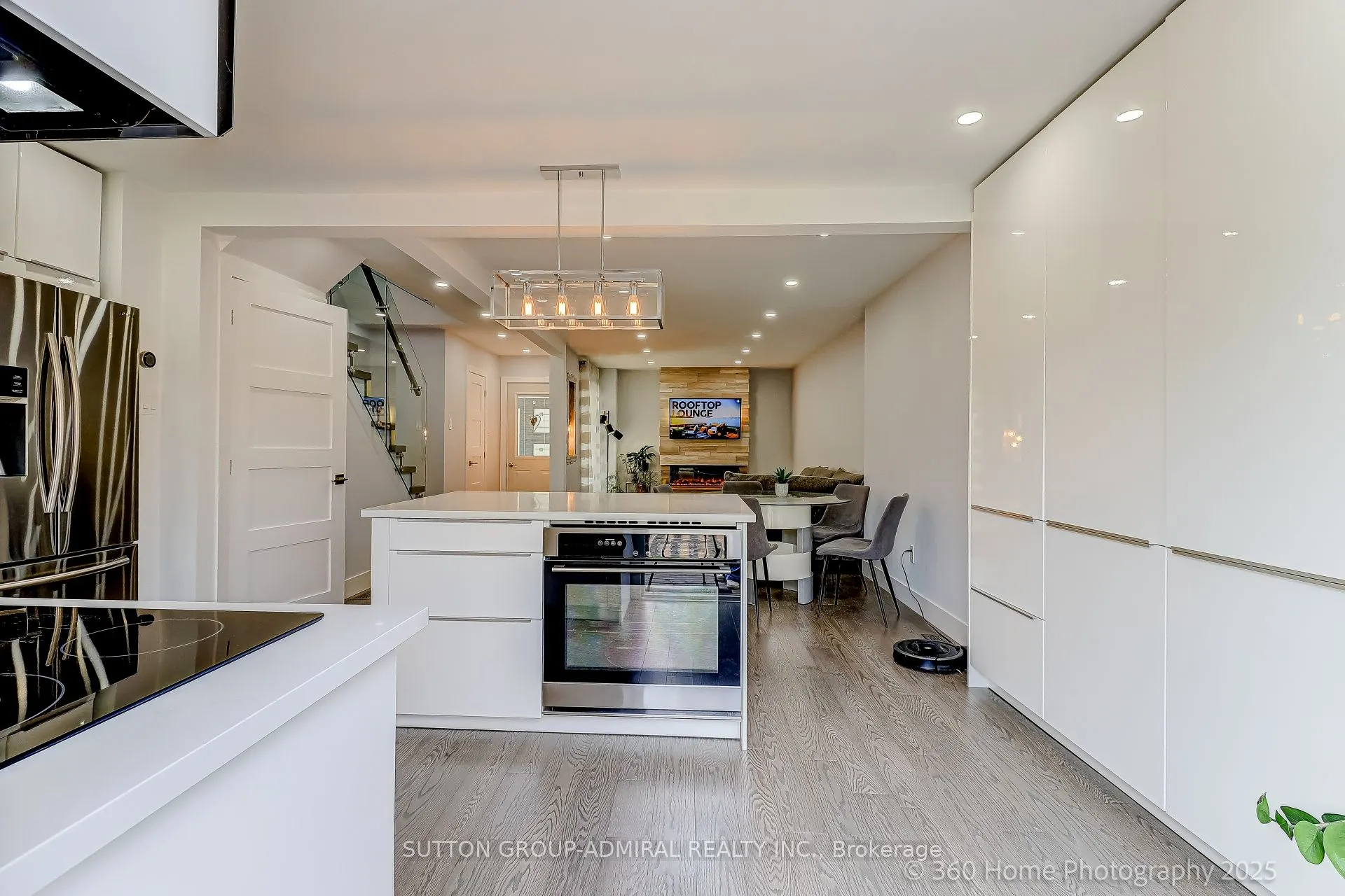 709 Greycedar Crescent