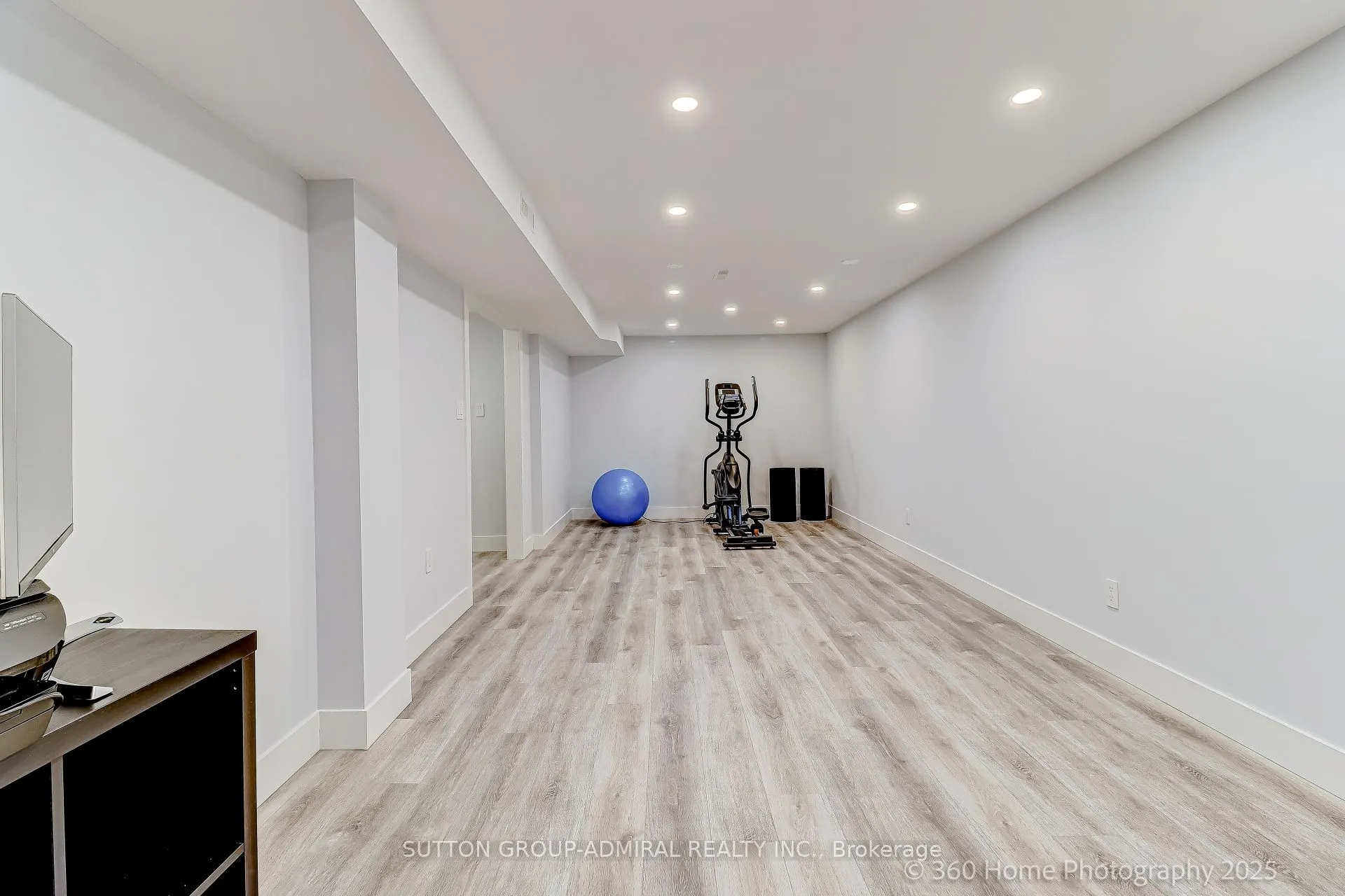 709 Greycedar Crescent