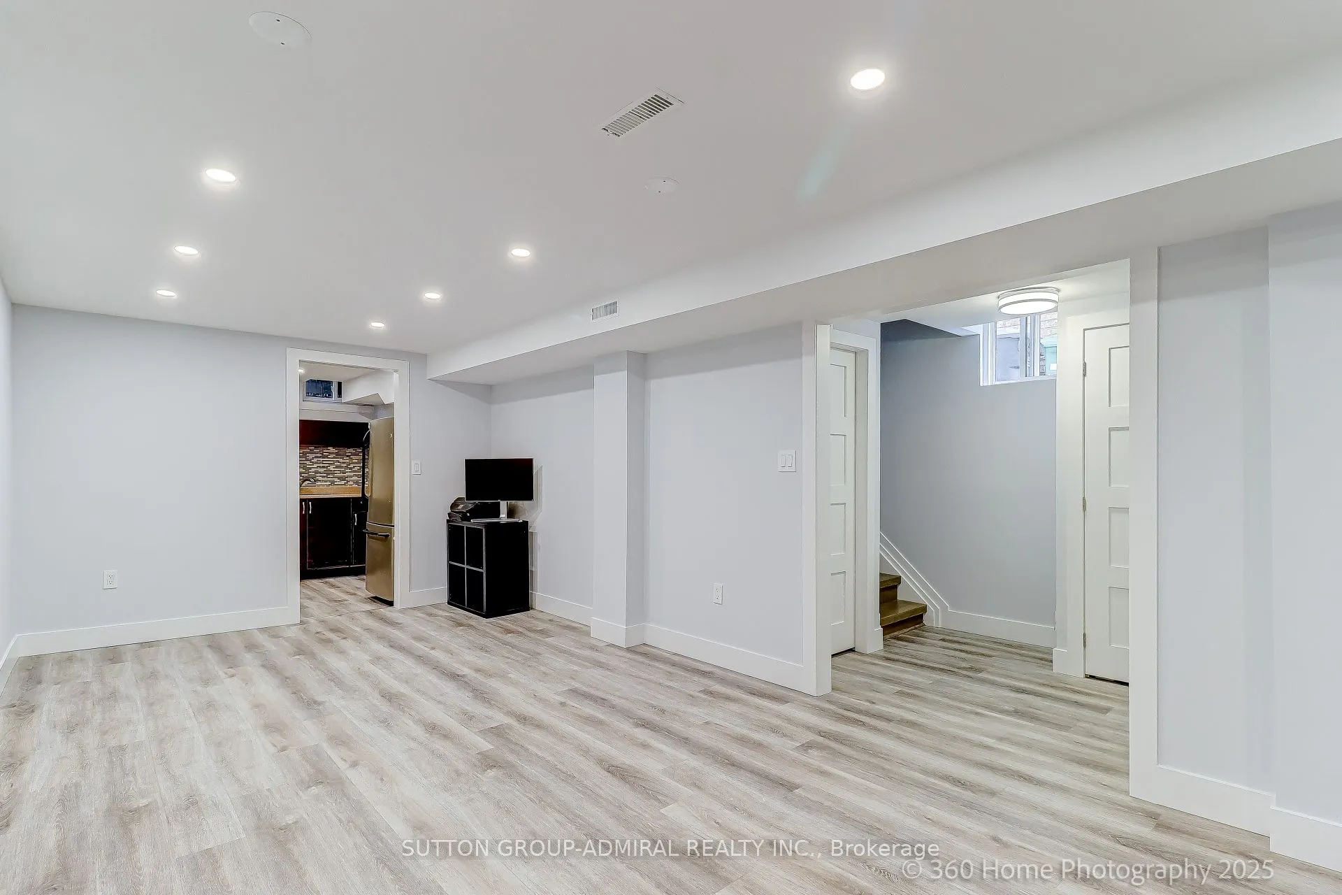 709 Greycedar Crescent