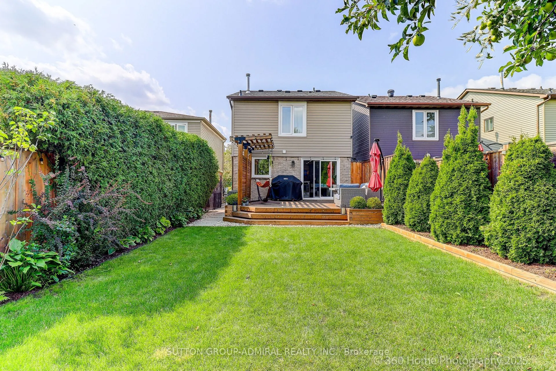 709 Greycedar Crescent
