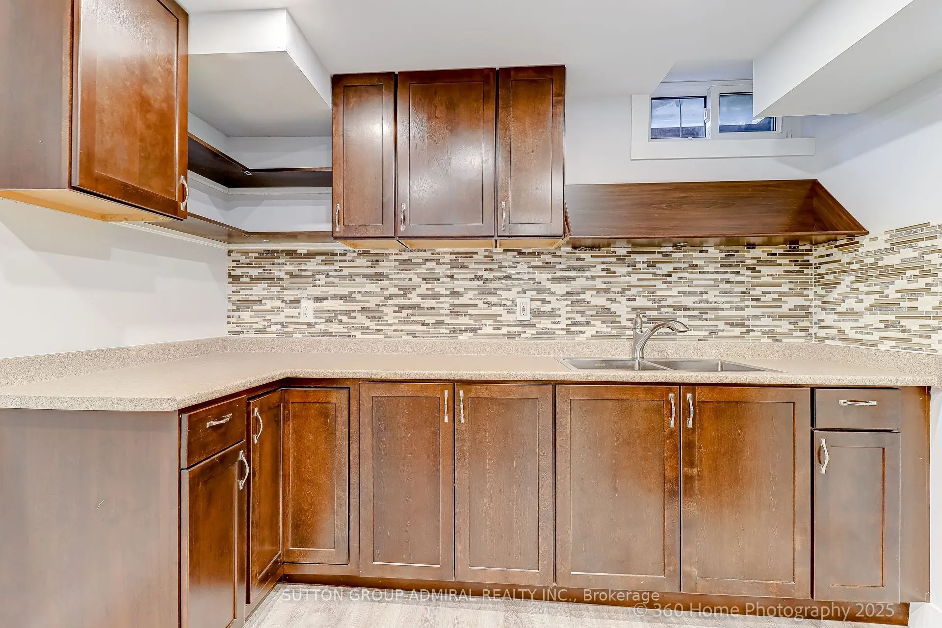709 Greycedar Crescent