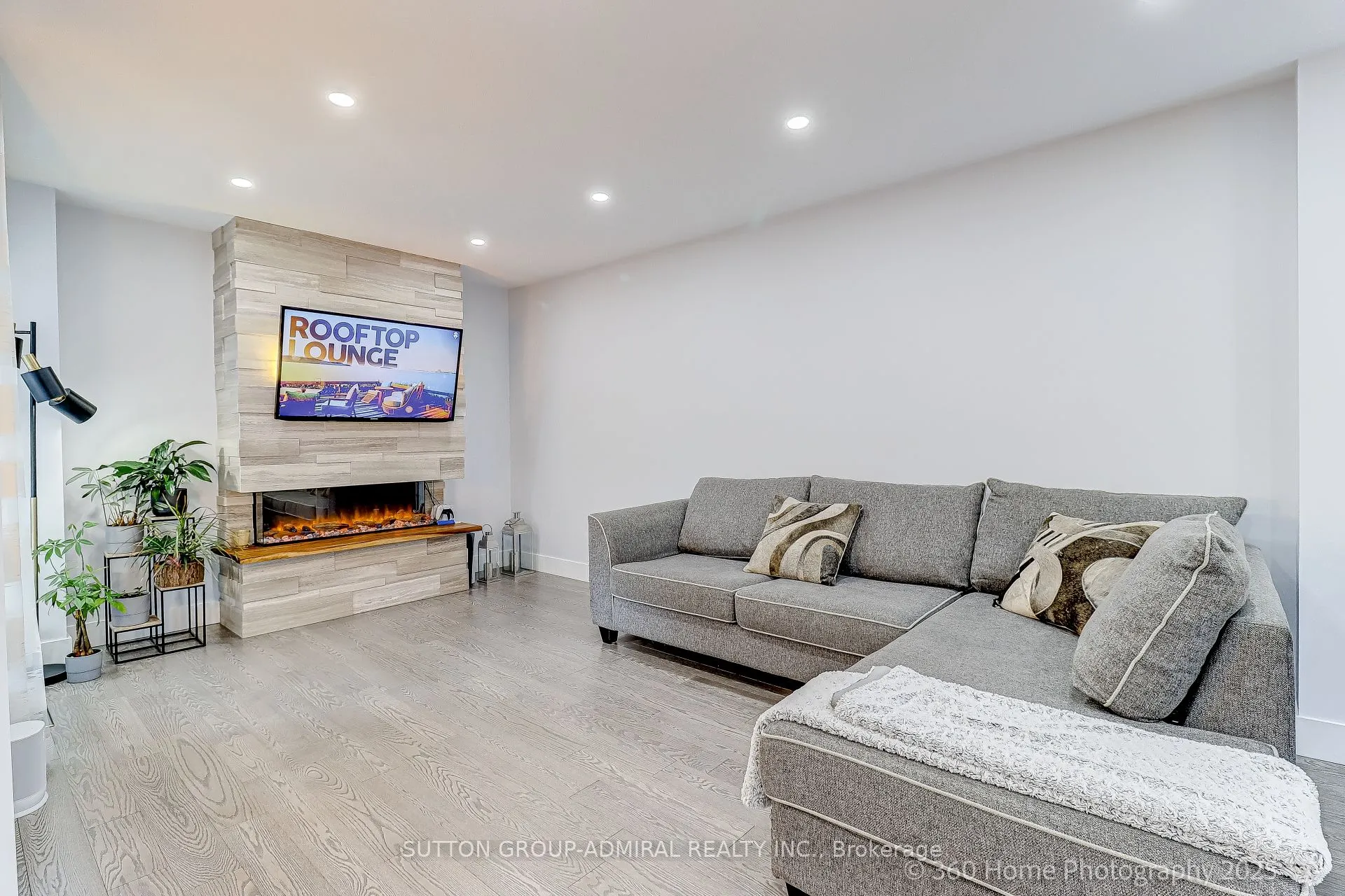 709 Greycedar Crescent