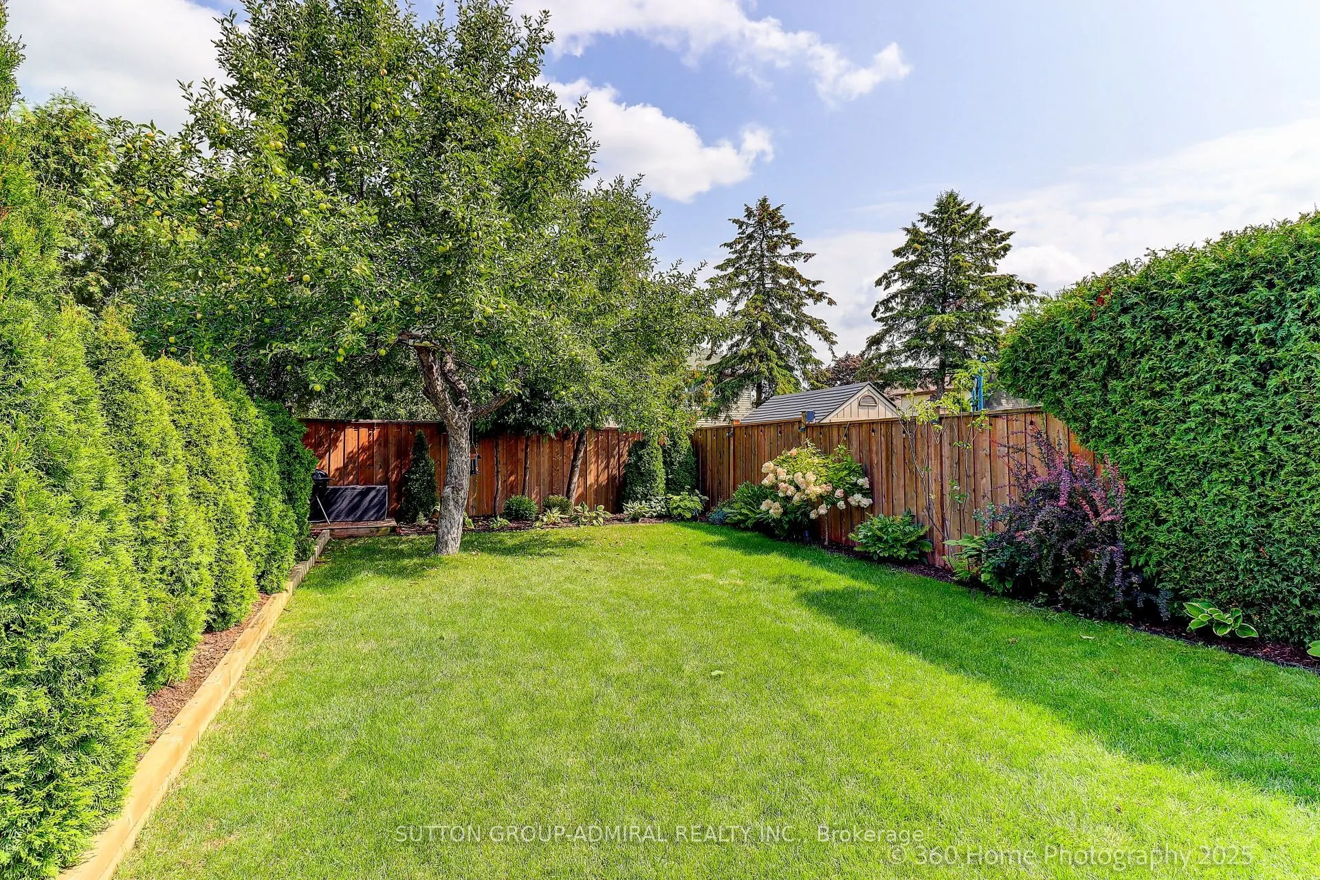 709 Greycedar Crescent