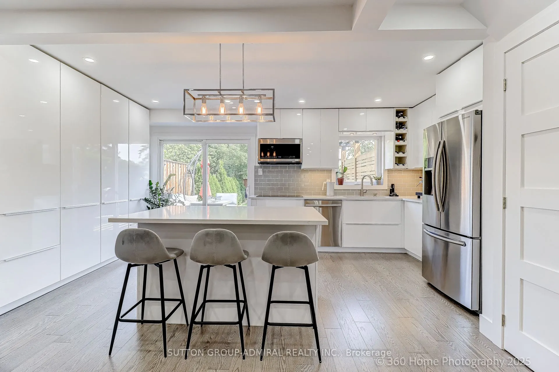 709 Greycedar Crescent