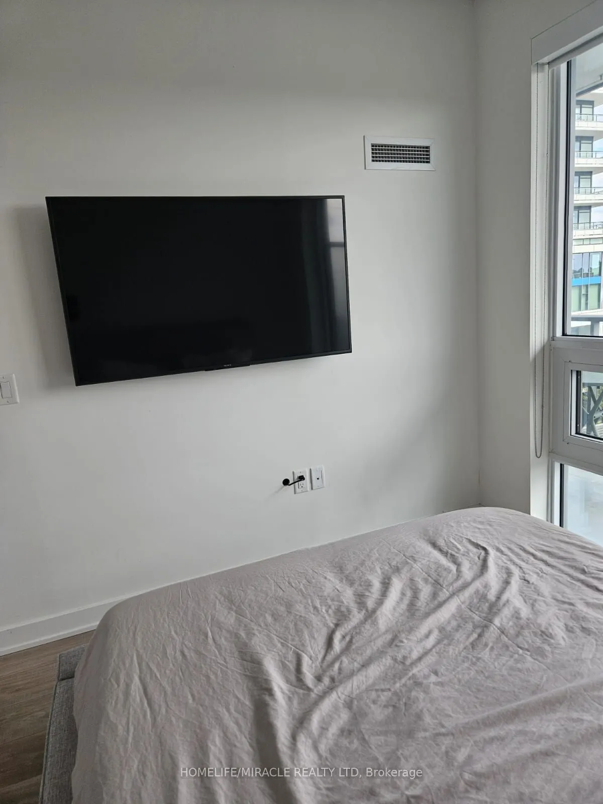 4675 Metcalfe Avenue, #403