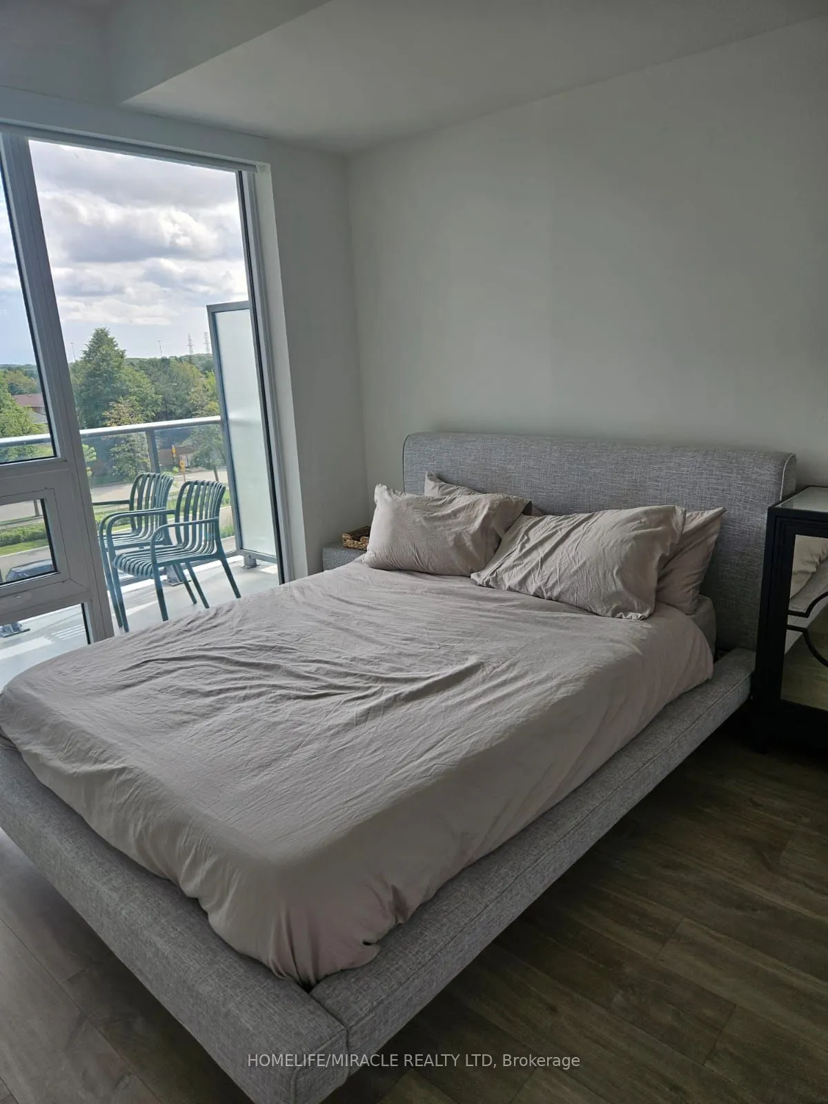 4675 Metcalfe Avenue, #403