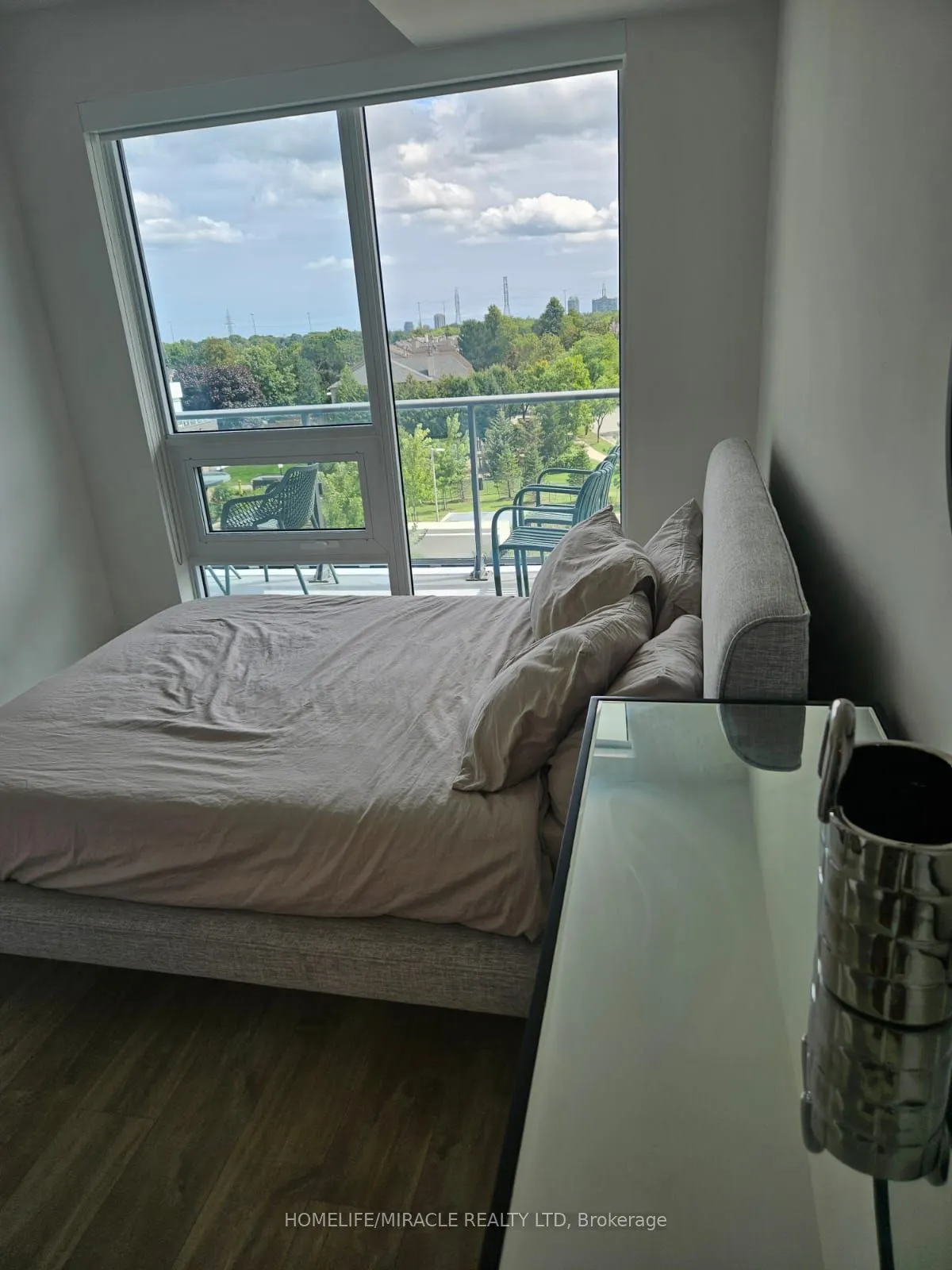 4675 Metcalfe Avenue, #403