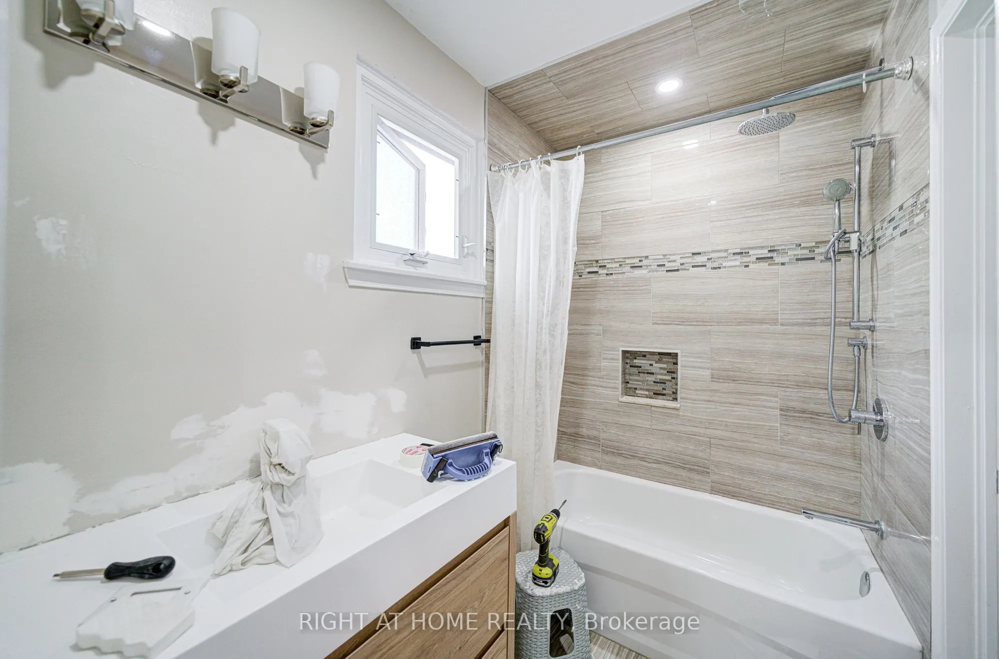 2674 Constable Road