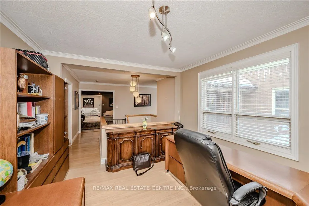 2260 Oneida Crescent