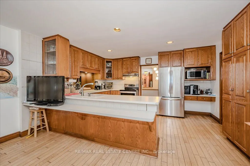 2260 Oneida Crescent