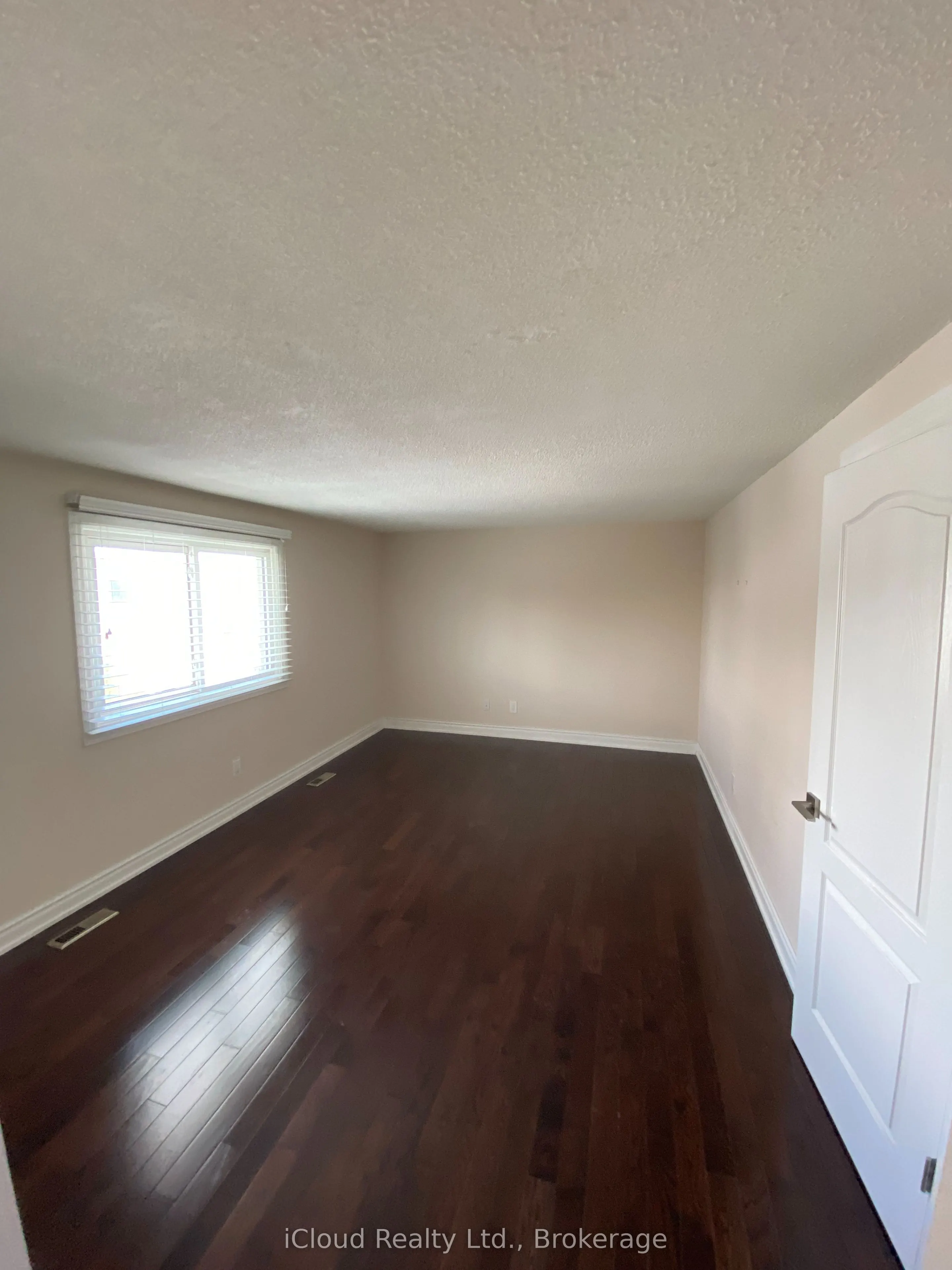 3221 Victoria Street, #Upper