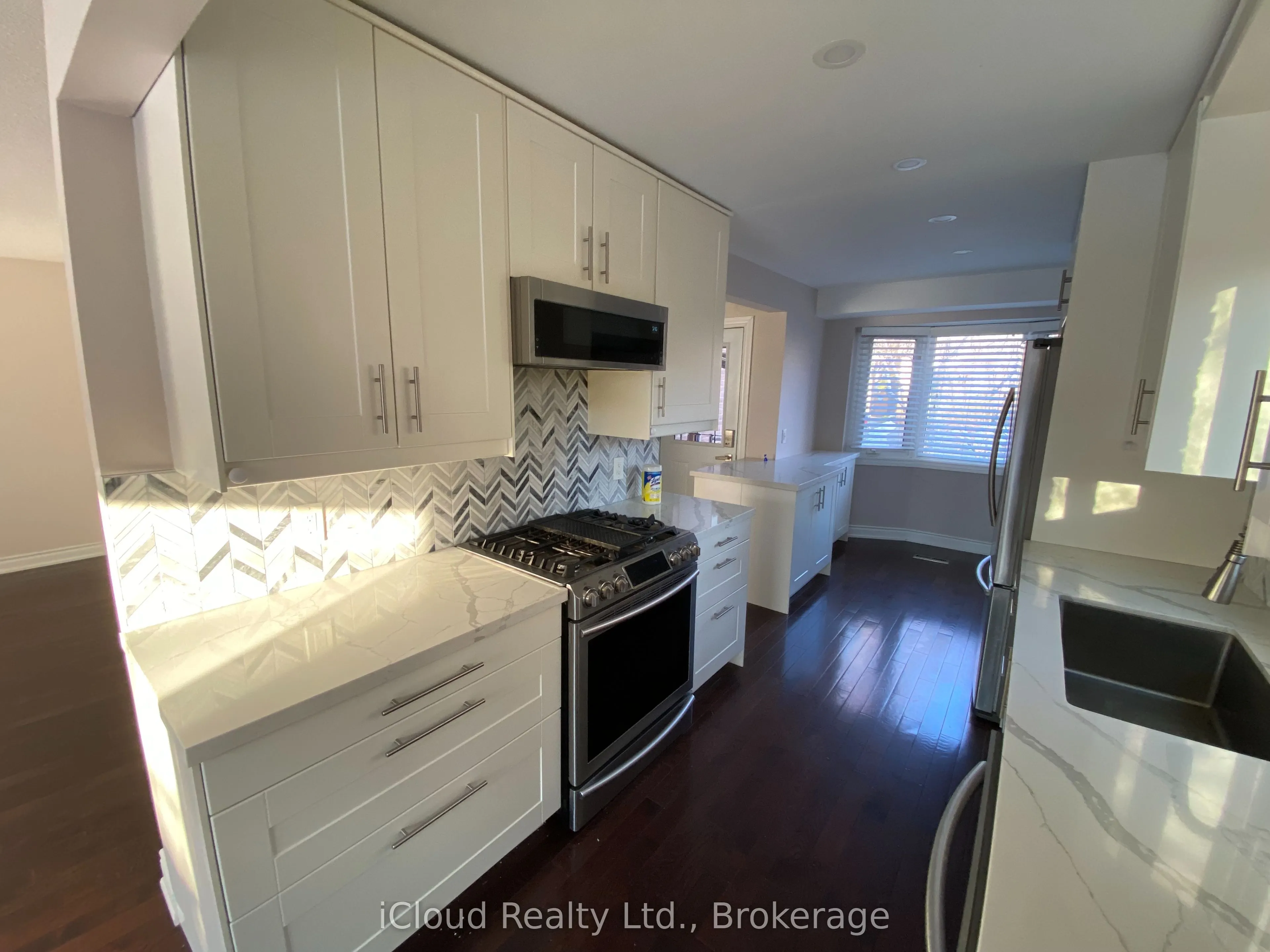 3221 Victoria Street, #Upper