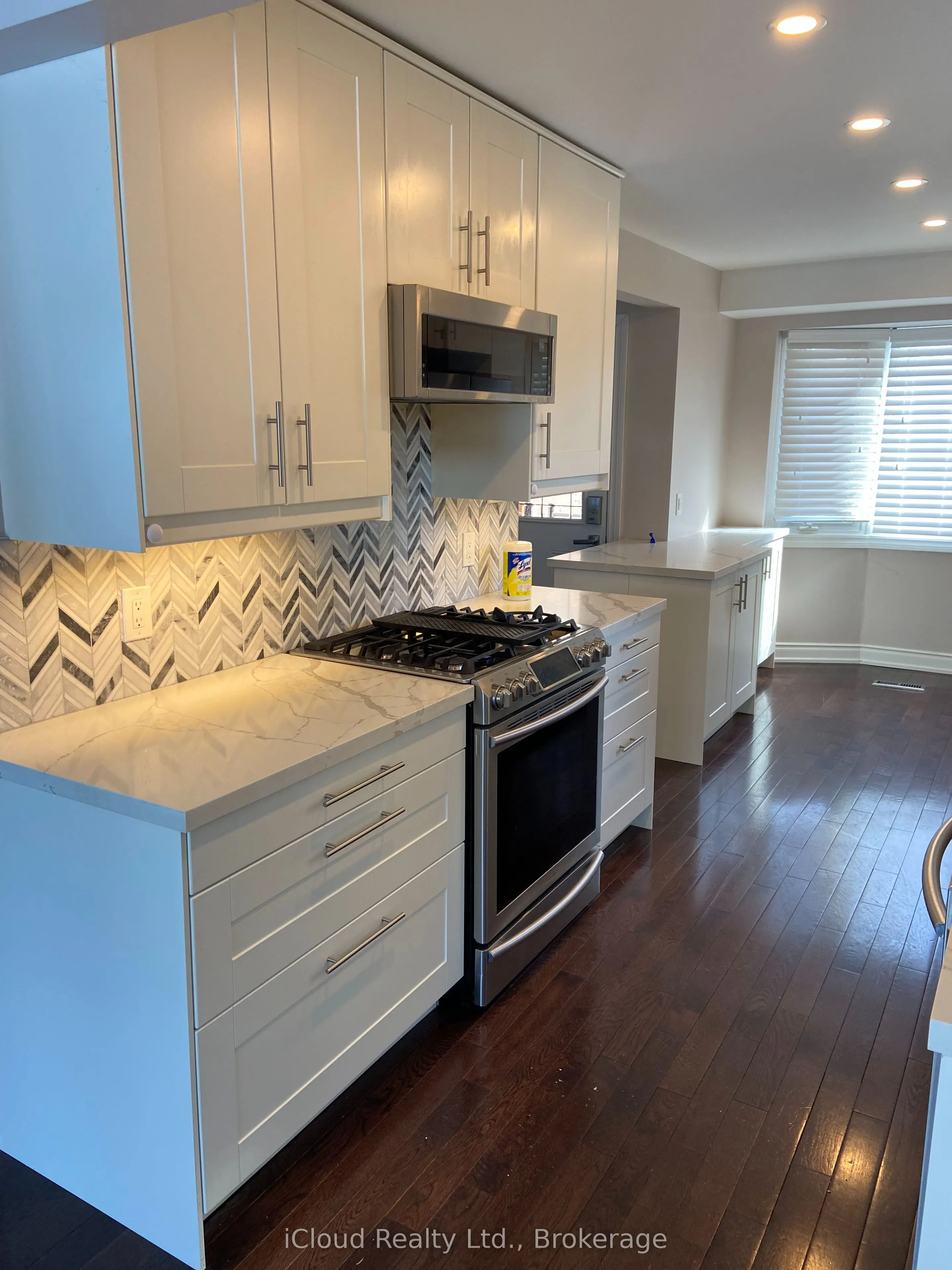 3221 Victoria Street, #Upper