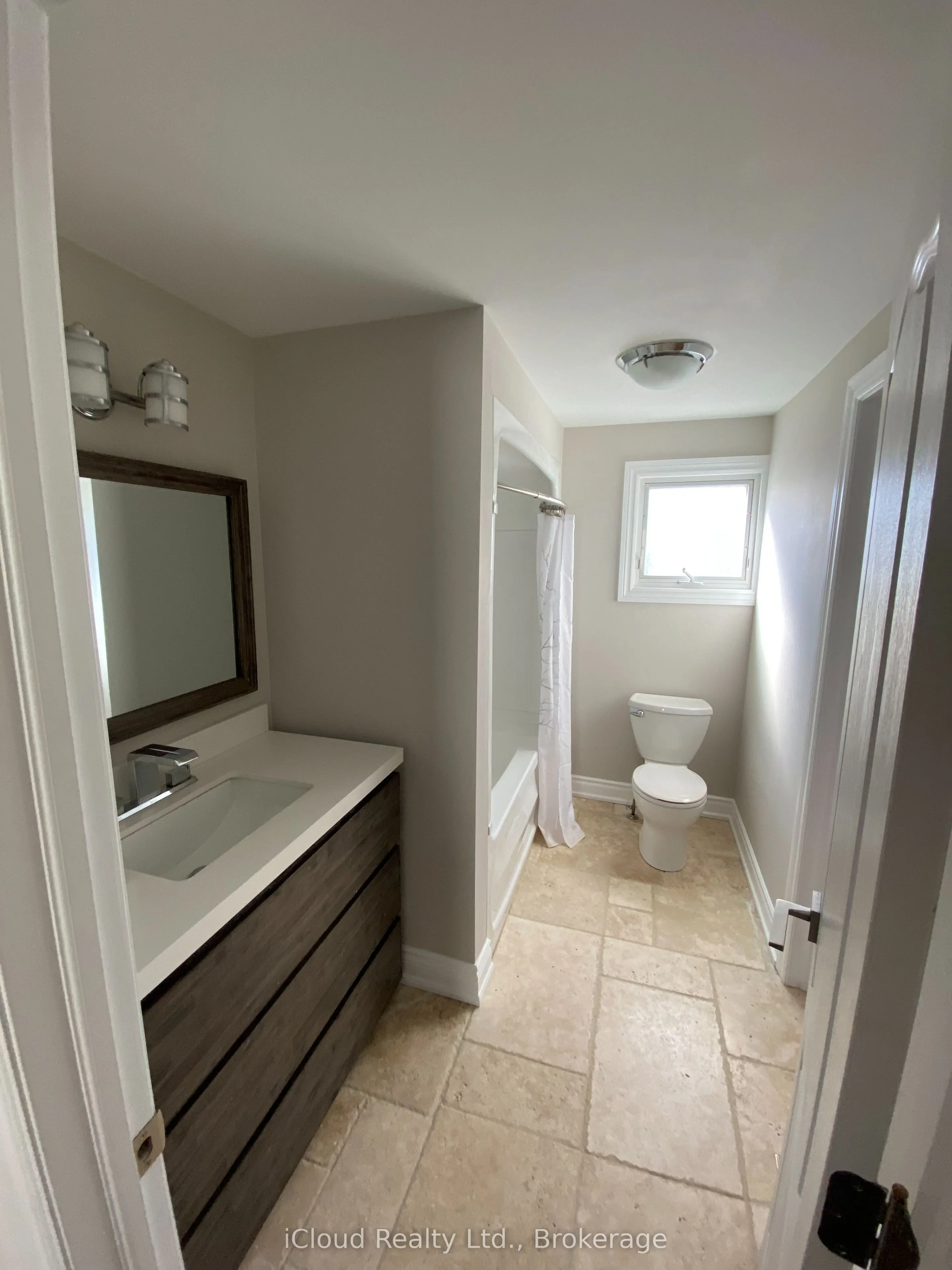 3221 Victoria Street, #Upper