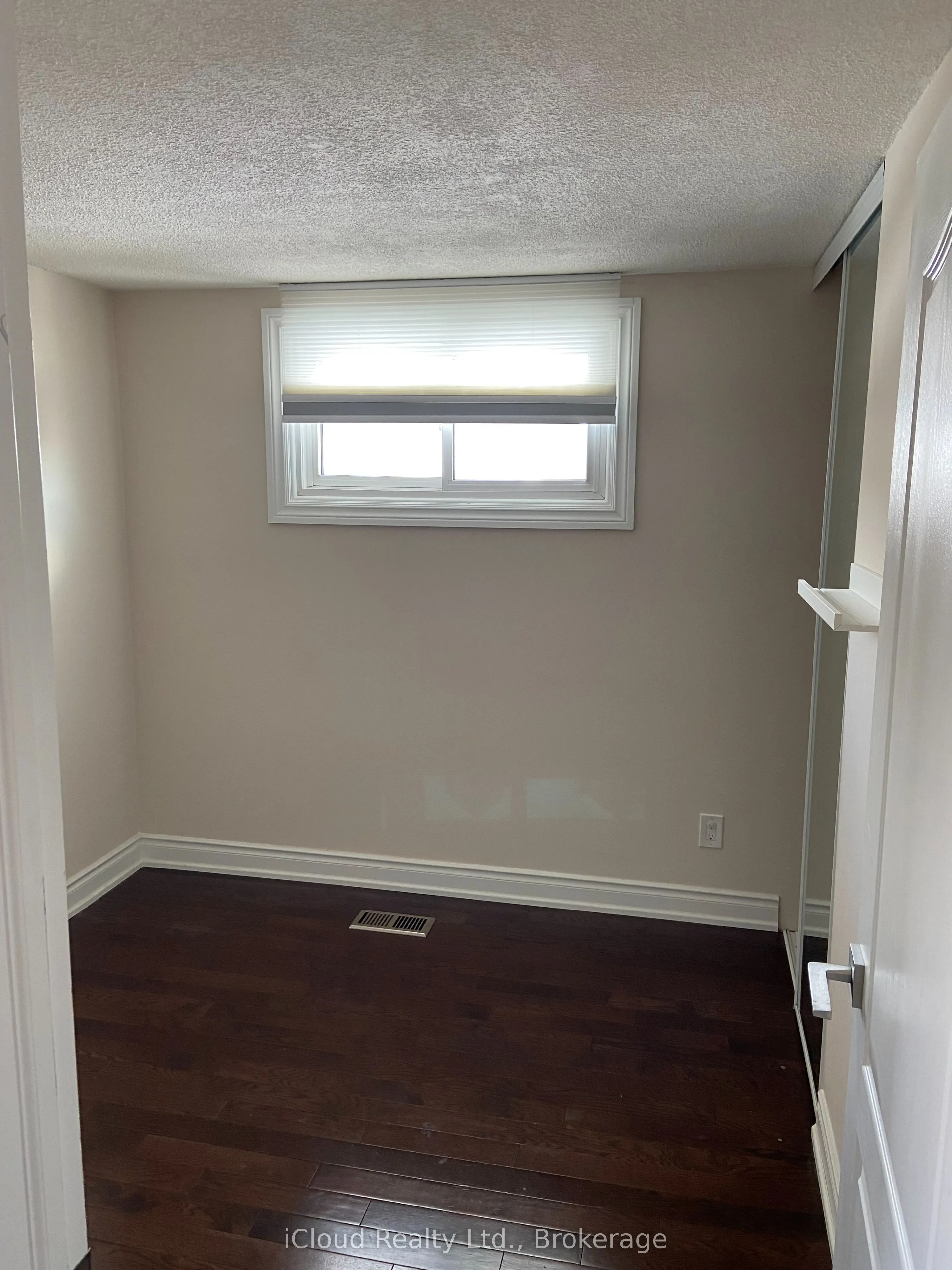 3221 Victoria Street, #Upper