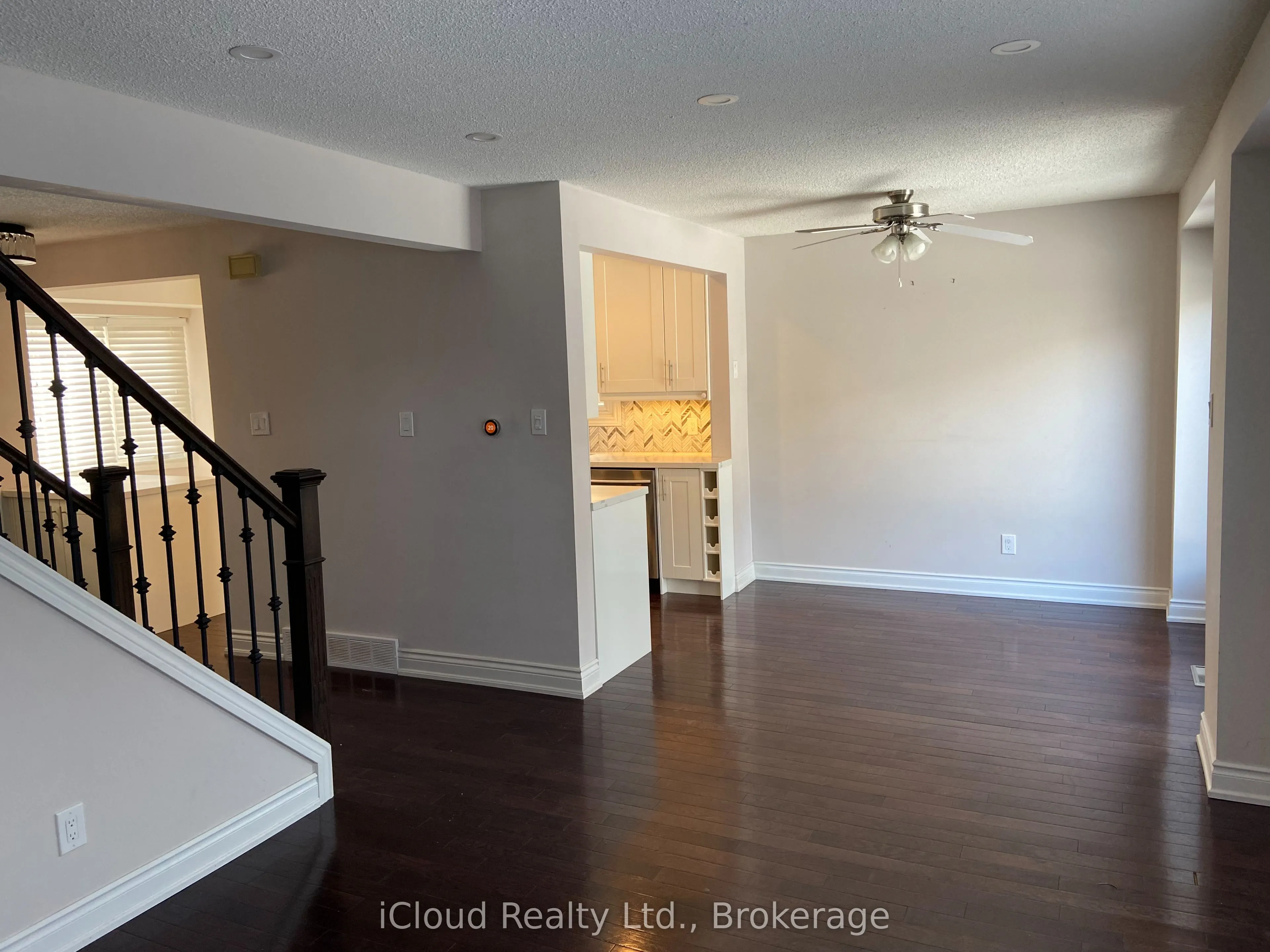3221 Victoria Street, #Upper