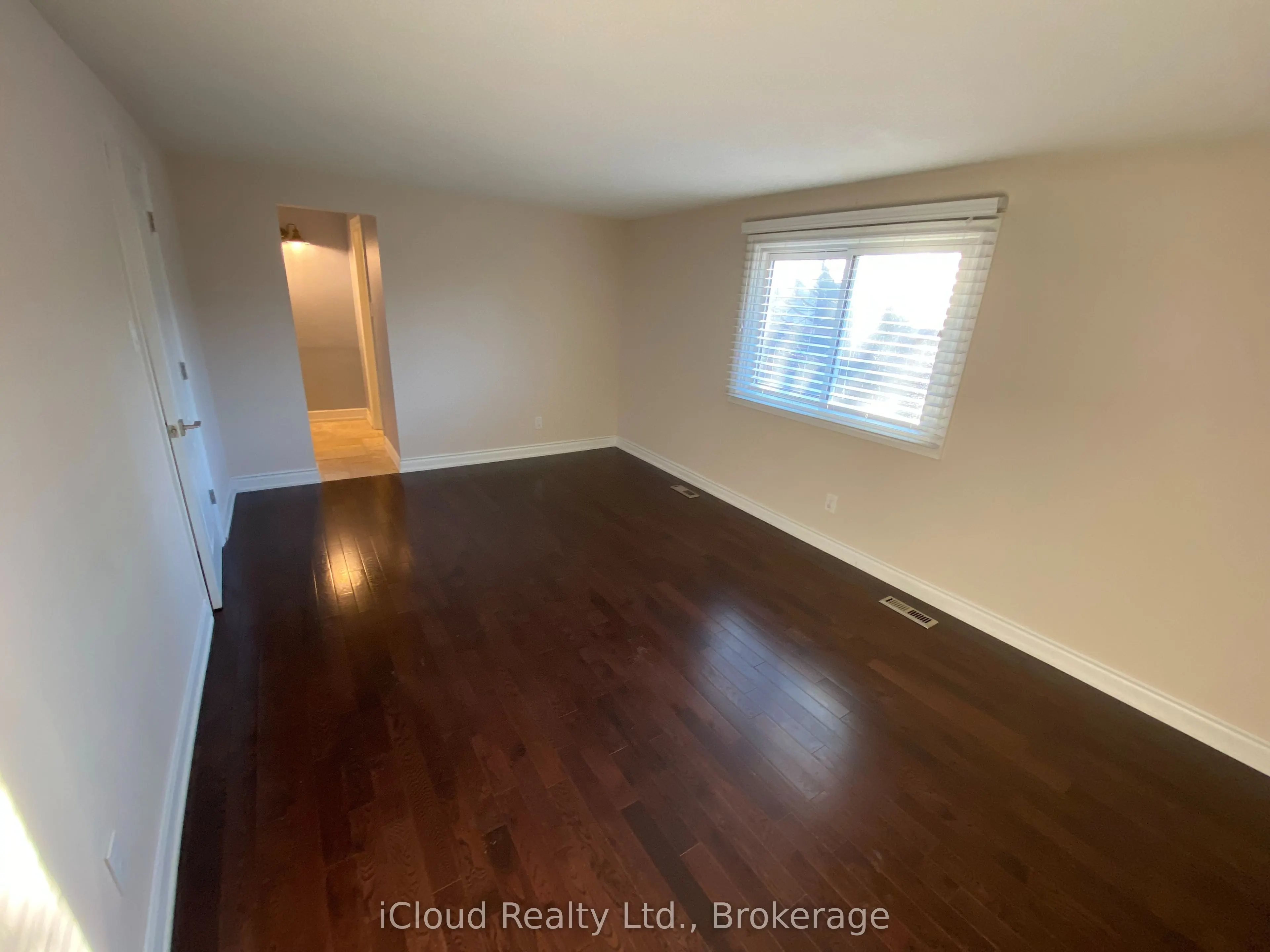 3221 Victoria Street, #Upper