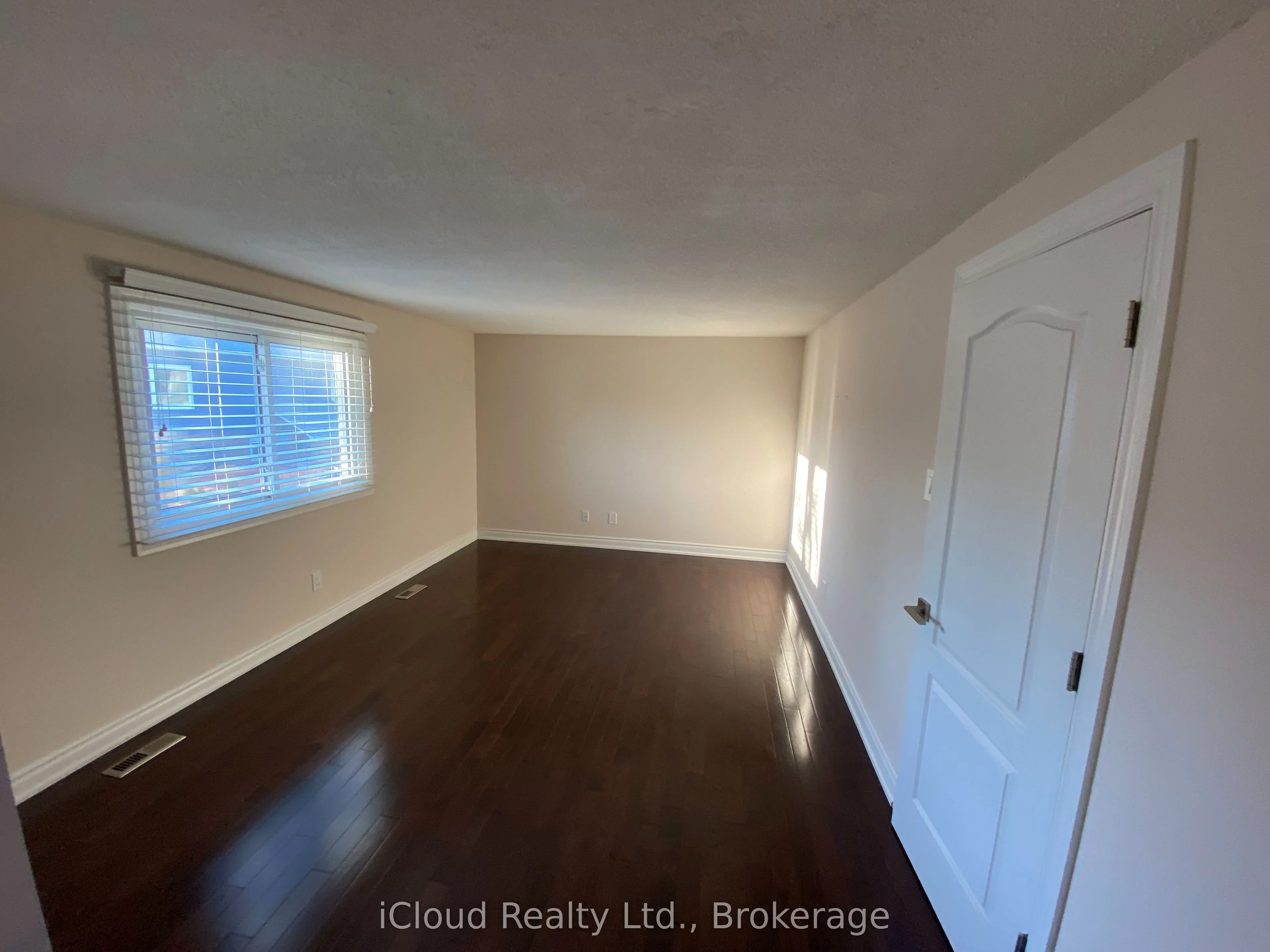 3221 Victoria Street, #Upper