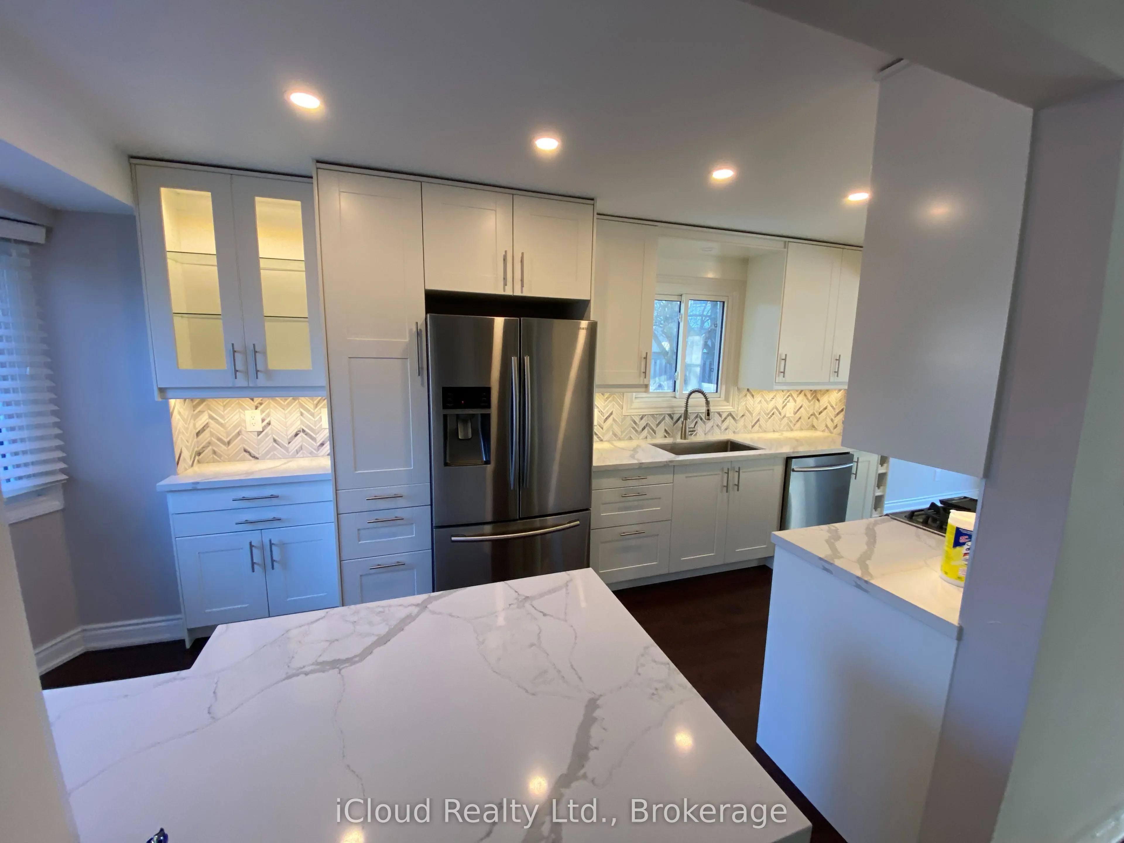 3221 Victoria Street, #Upper