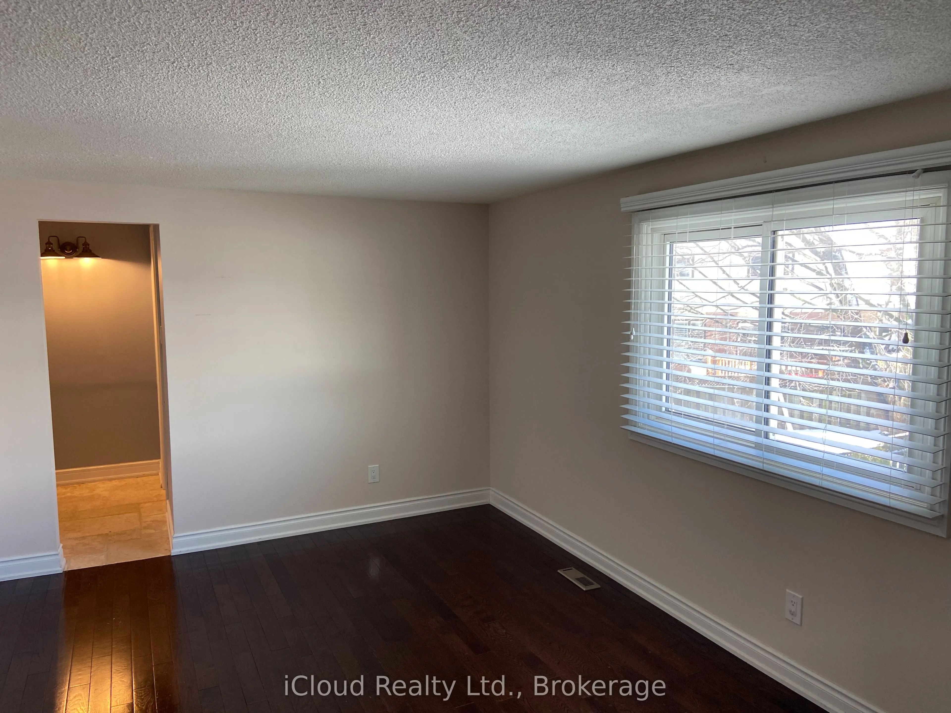3221 Victoria Street, #Upper