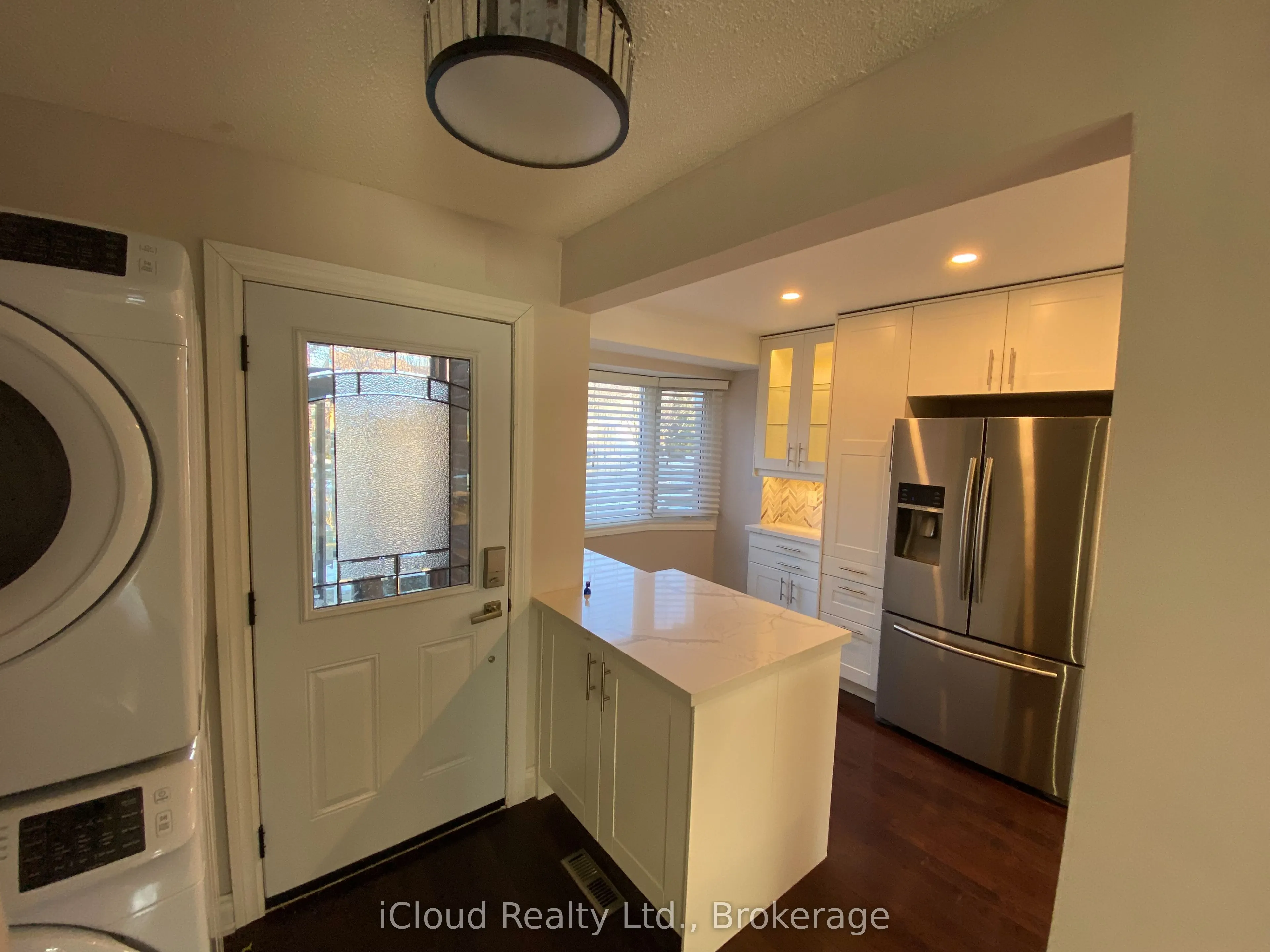 3221 Victoria Street, #Upper
