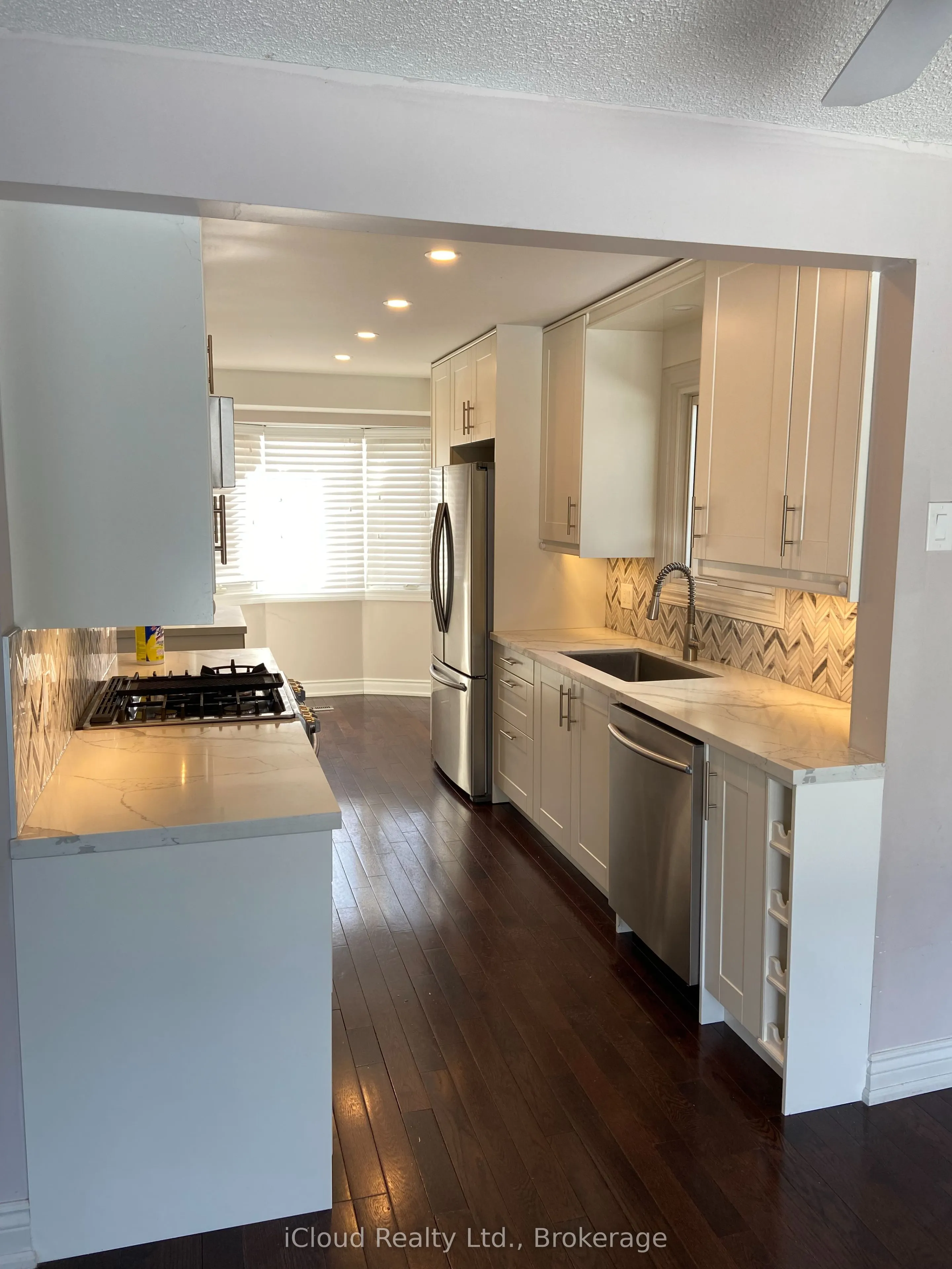 3221 Victoria Street, #Upper