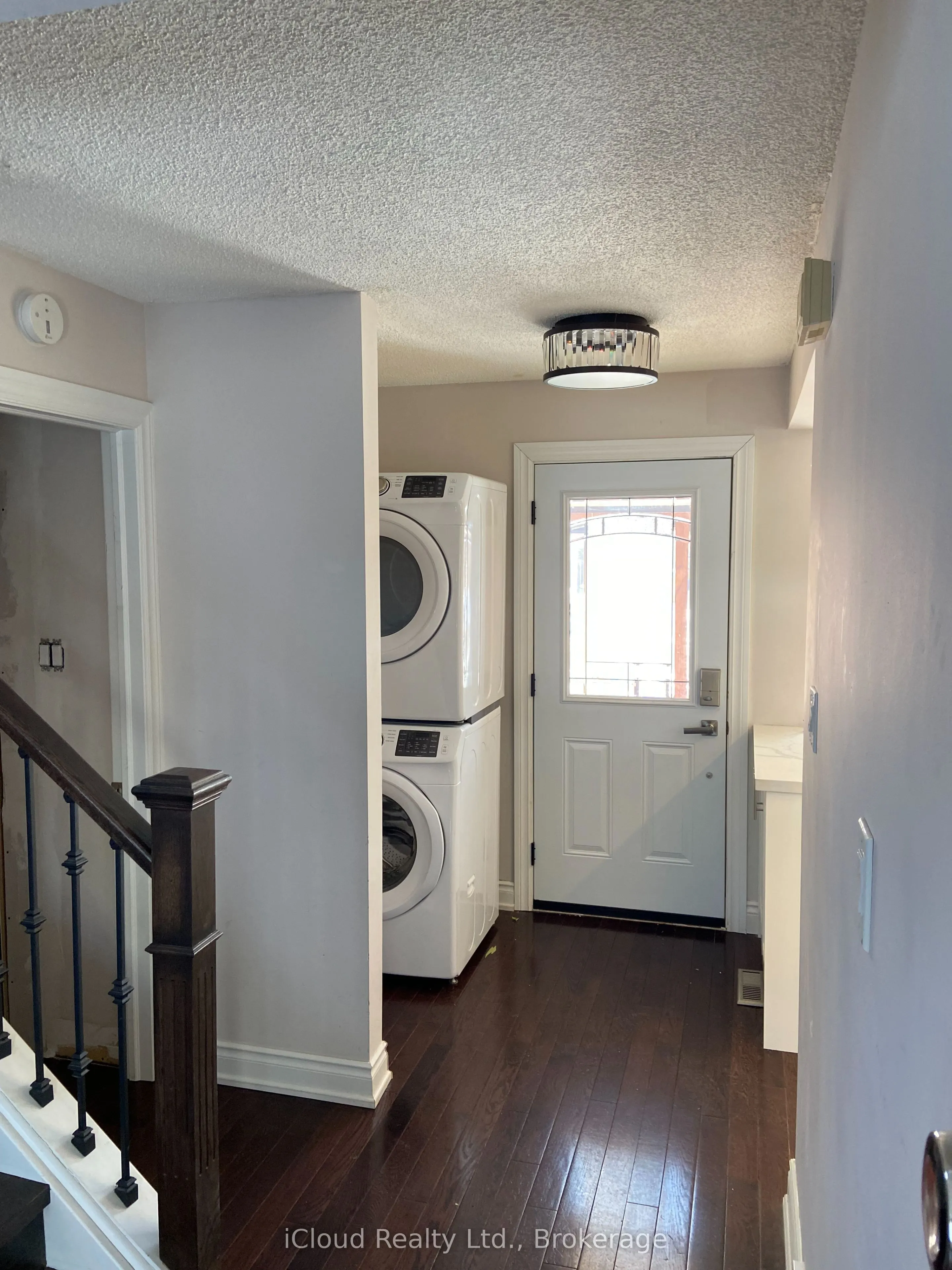 3221 Victoria Street, #Upper