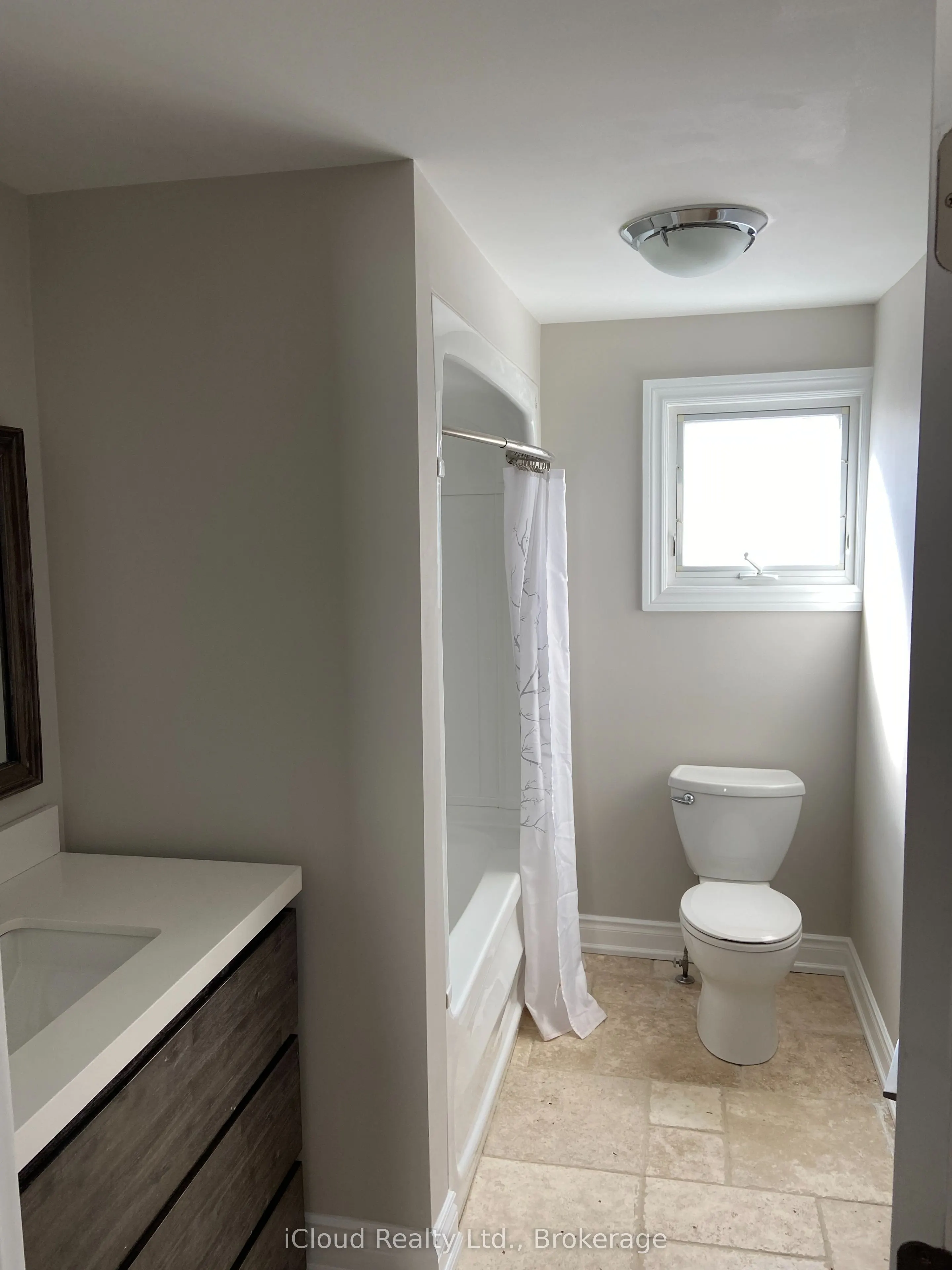 3221 Victoria Street, #Upper