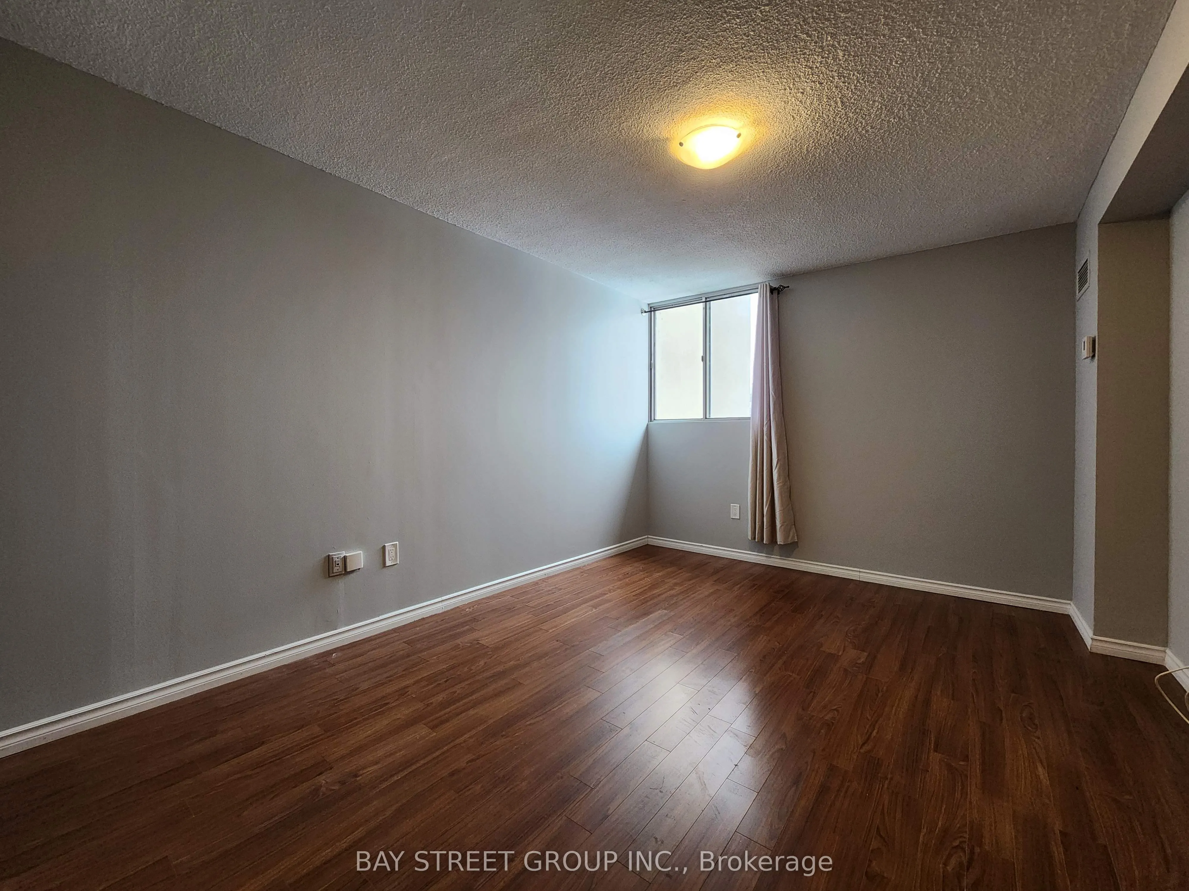 812 Burnhamthorpe Road, #2009