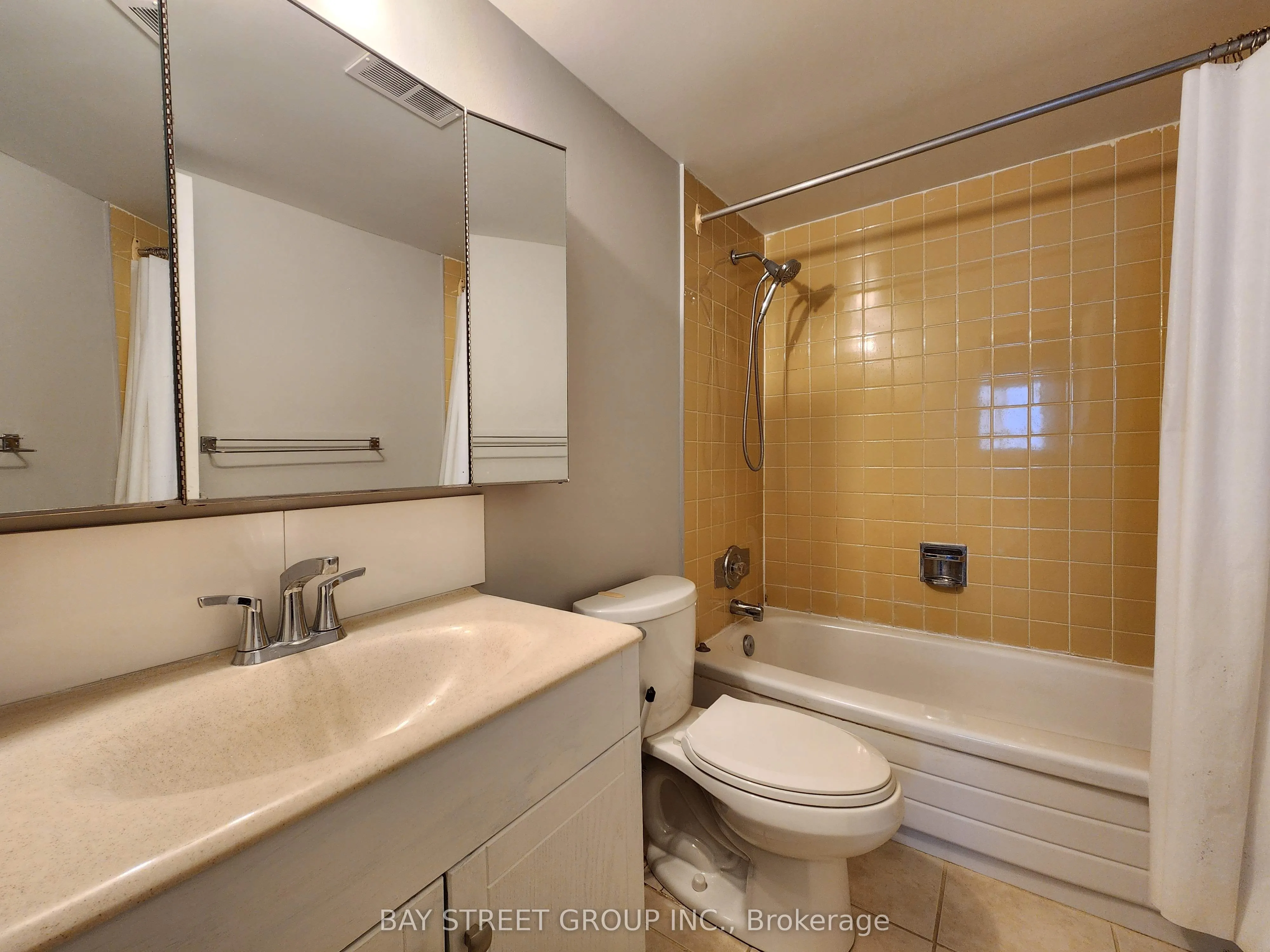 812 Burnhamthorpe Road, #2009