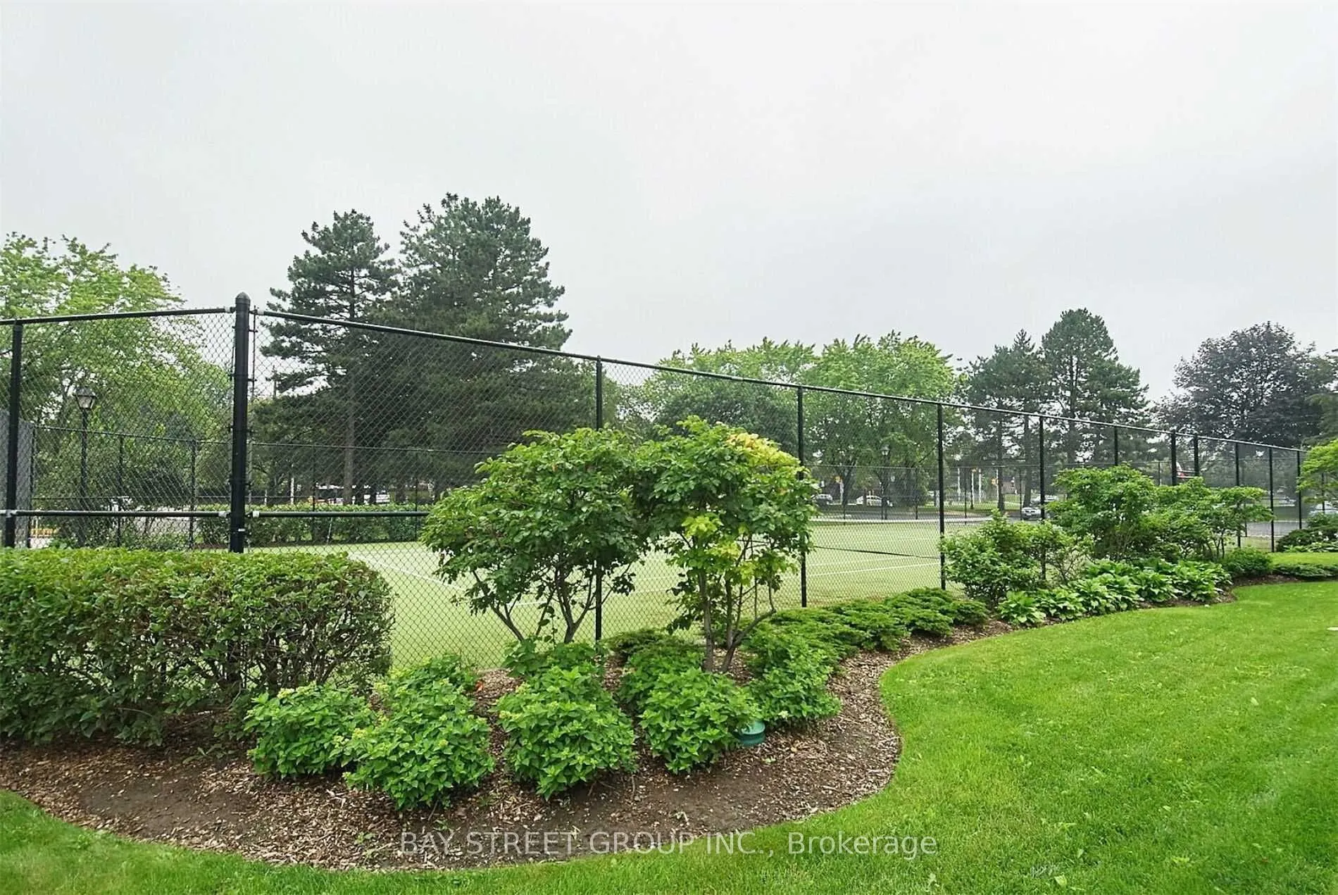 812 Burnhamthorpe Road, #2009